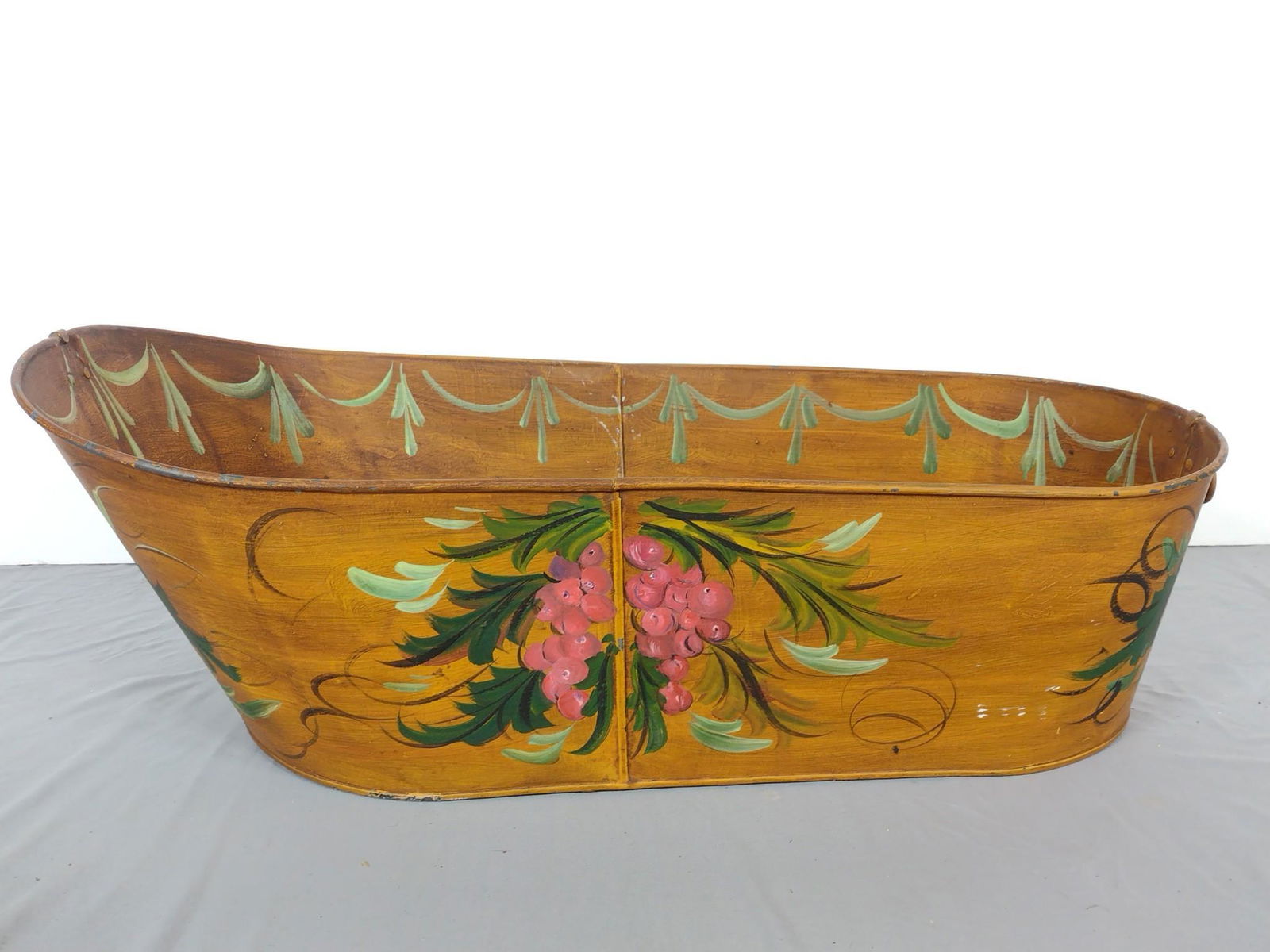 Clyde Stacks Paint Decorated Wash Tub (1 of 5)