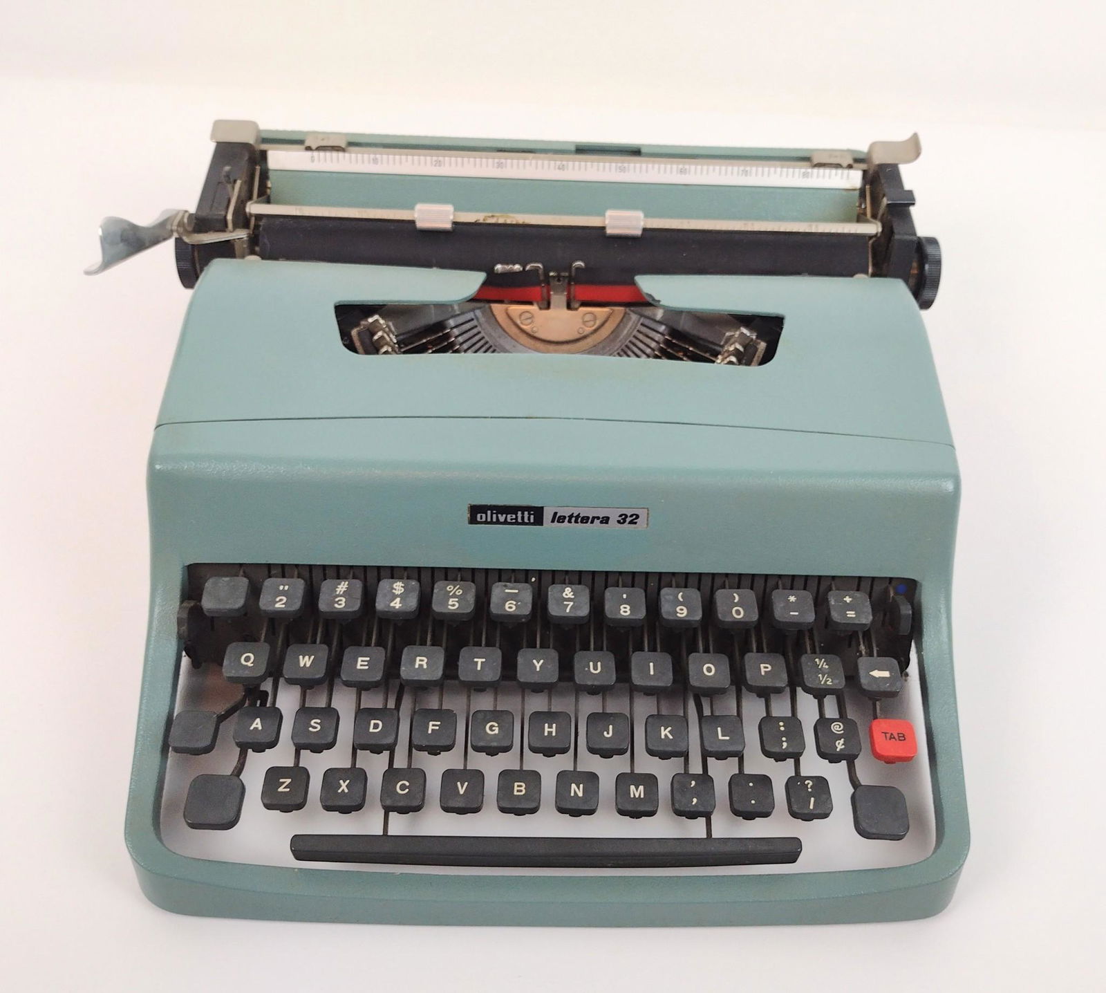 Olivetti Letters 32 Typewritter (1 of 4)
