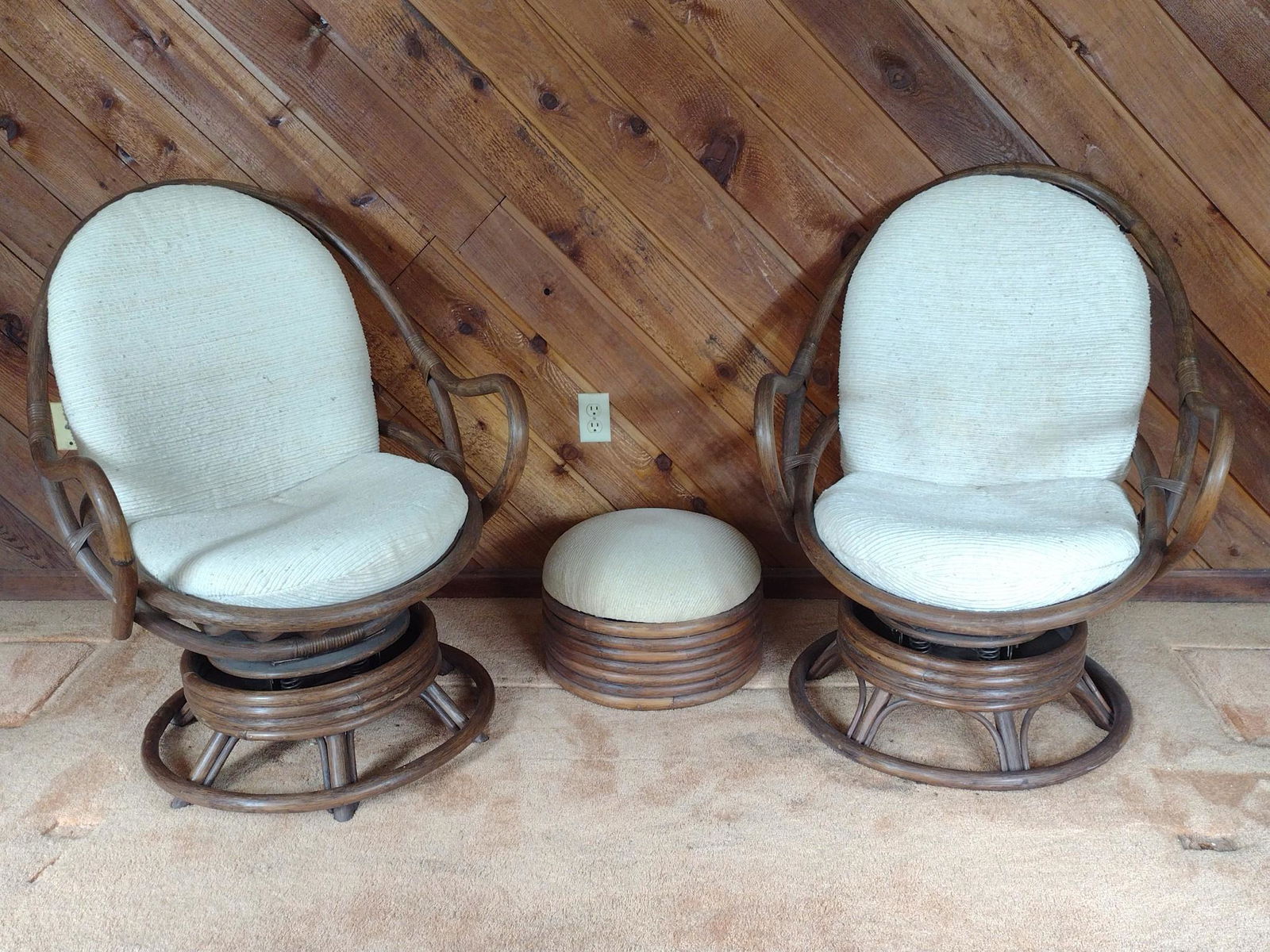 Fort Smith Chair Co Rockers & Ottoman (1 of 5)