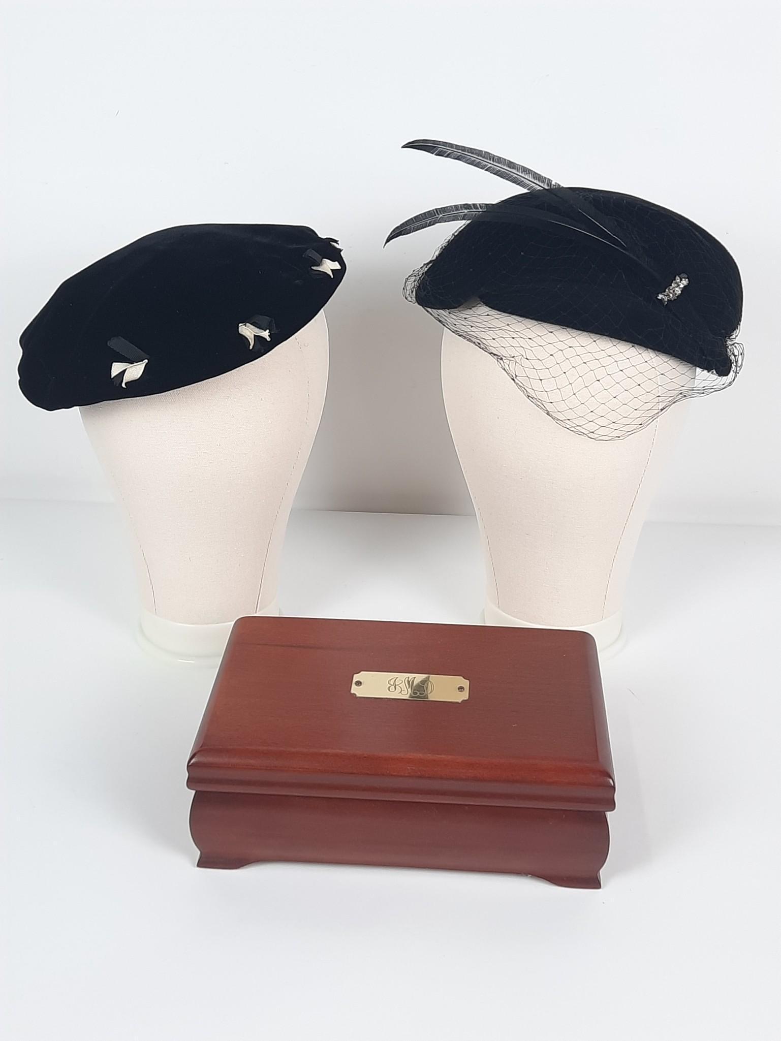 2 Vintage Hats and Jewelry Box incl Velour Regale (1 of 8)