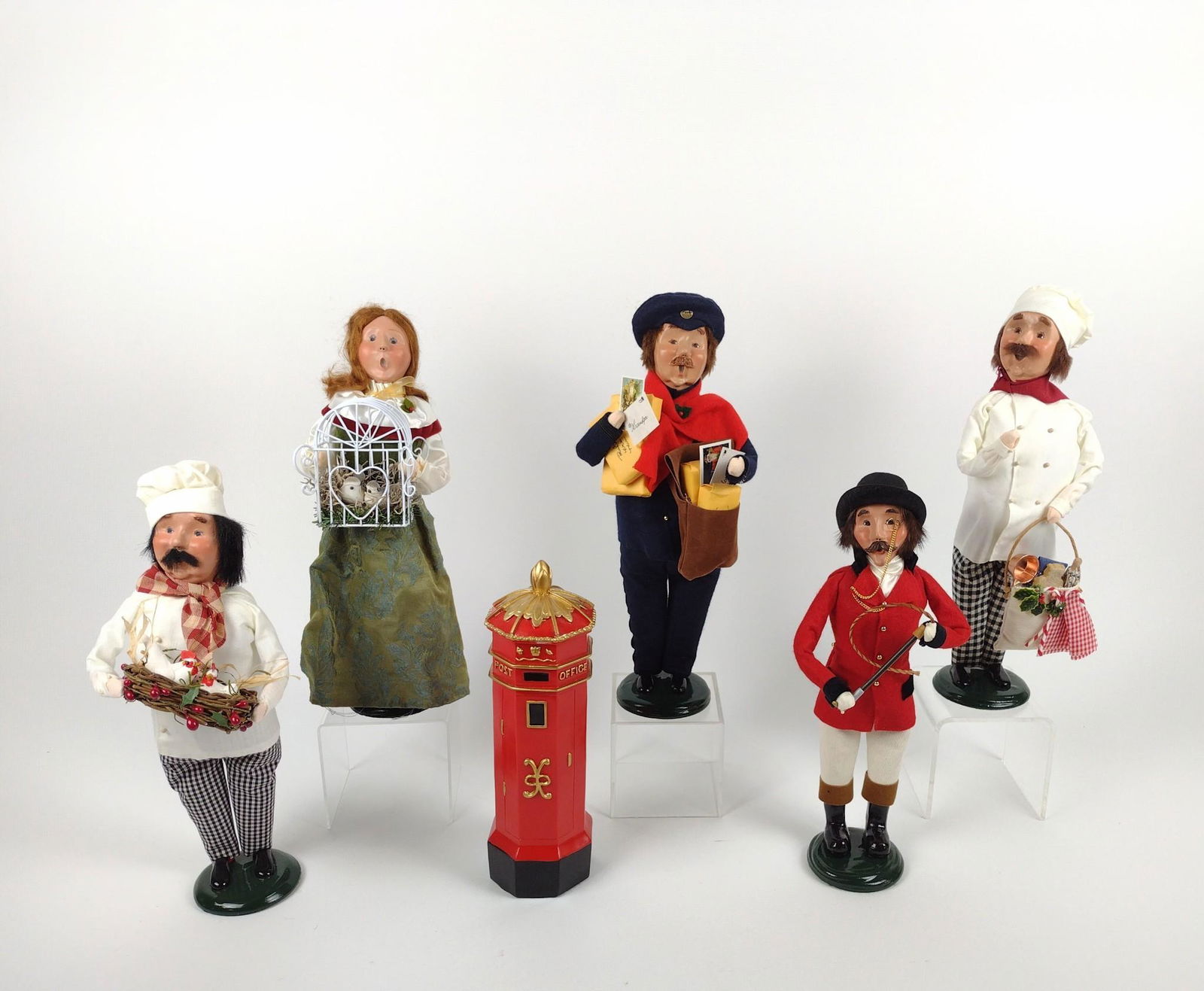 6 Byers Choice Carolers Incl Post Man (1 of 4)