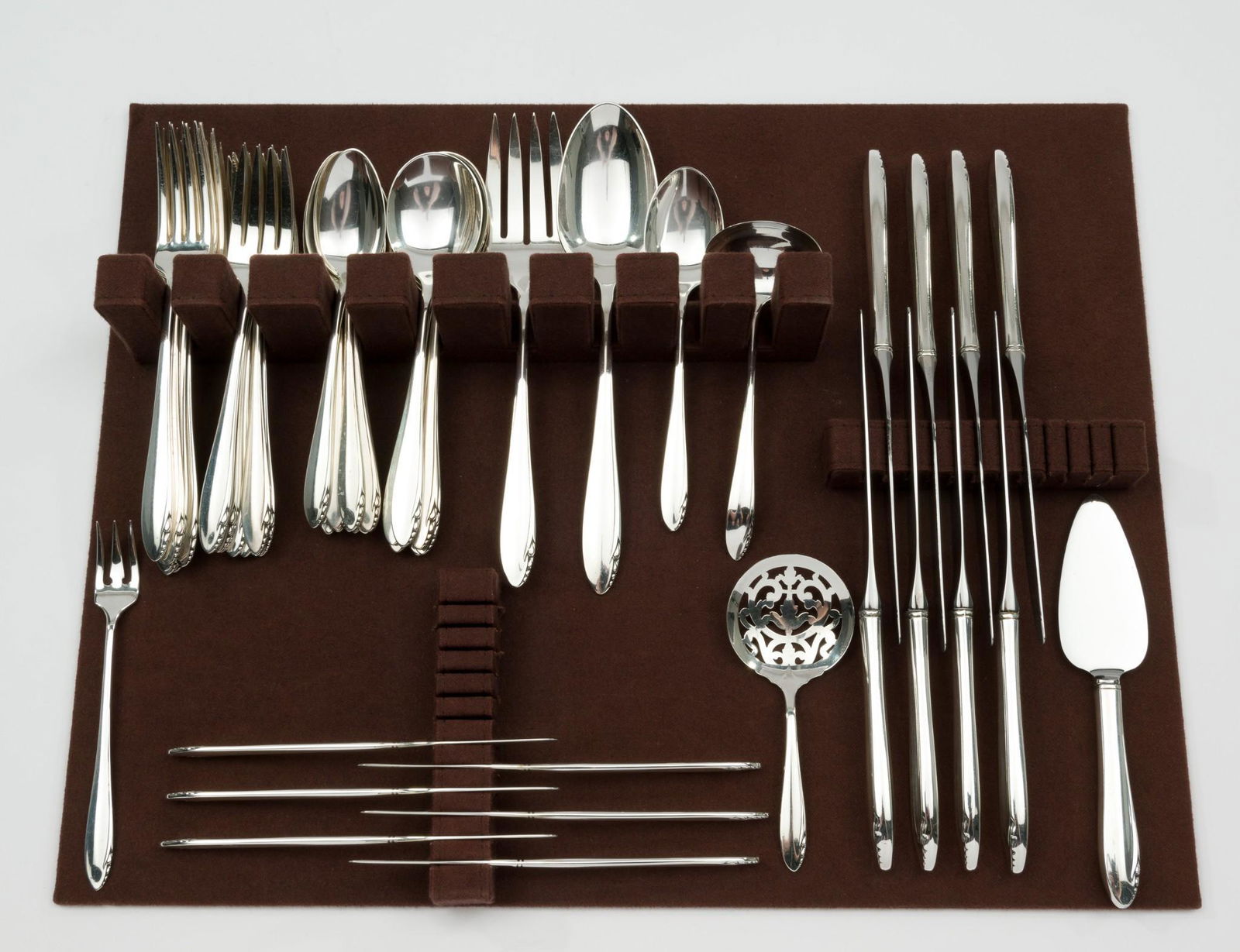 53 Pcs Heirloom By Oneida "Lasting Spring" Sterling Flatware (1 of 4)