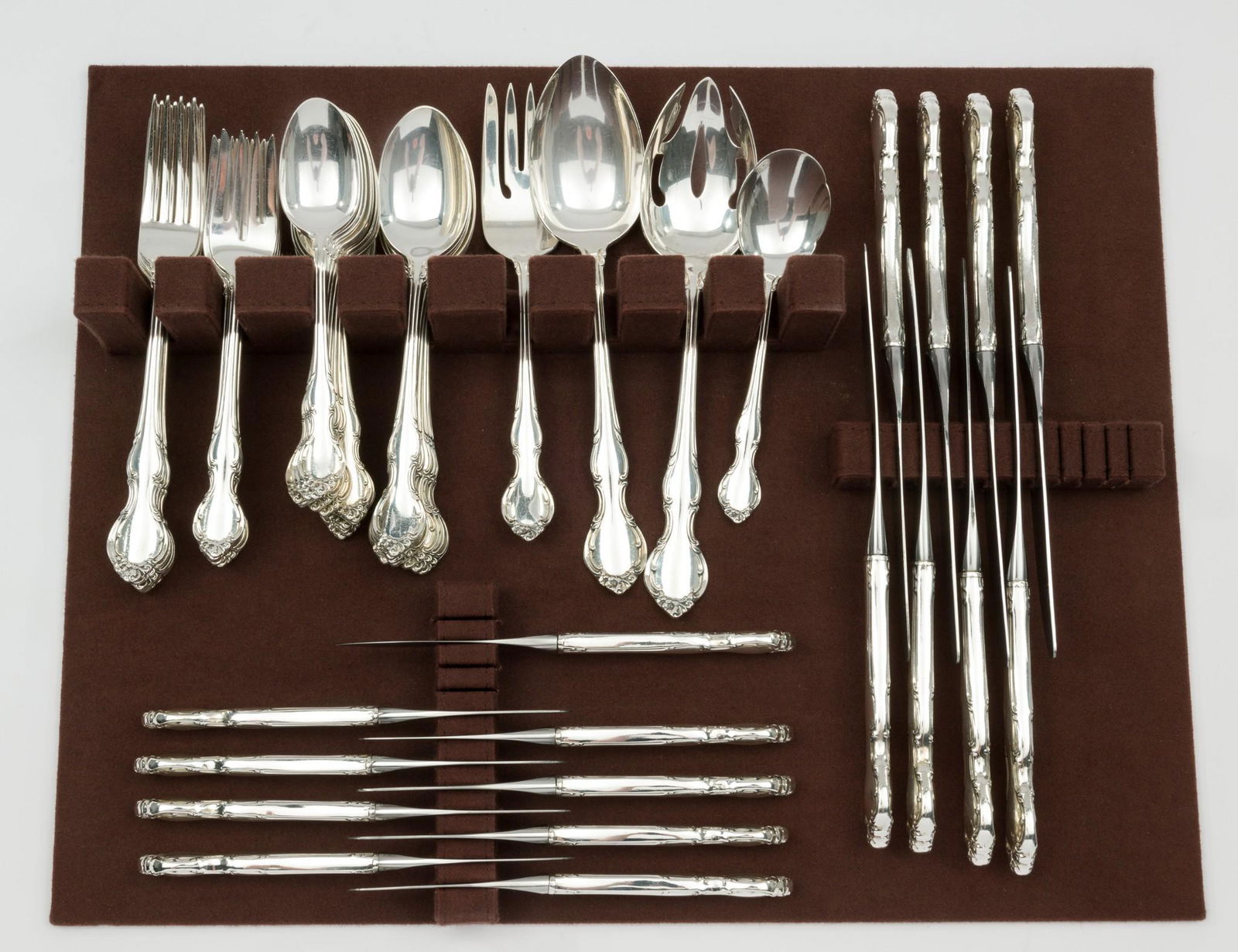 60 Pc Alvin "Pirouette" Sterling Flatware (1 of 5)