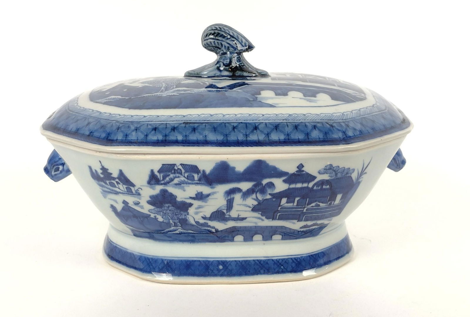 Chinese Export Style Canton Tureen (1 of 6)