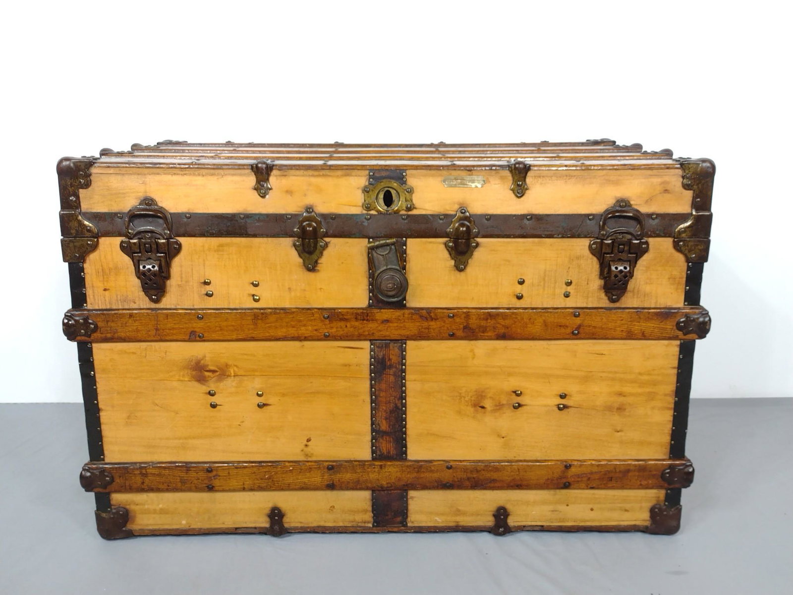 Geo. S. Haines Co Pittsburgh Steamer Trunk: Made in Pittsburgh, Pa. 40-1/2" wide X 24" deep X 26-1/2" high. Has signs of wear. MG. IMPORTANT: Before bidding, please read the terms and conditions. When you registered for the auction you agreed t