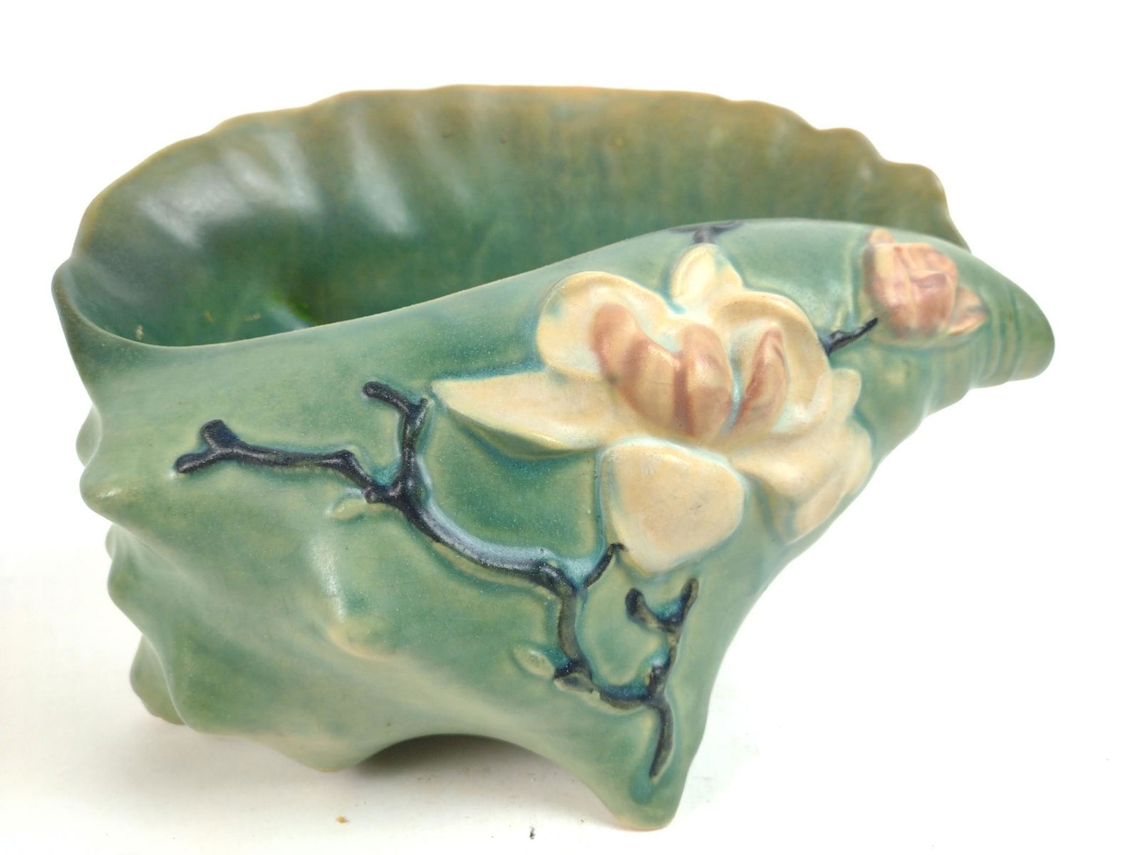 6-1/2" Roseville Magnolia Conch Shell (1 of 3)