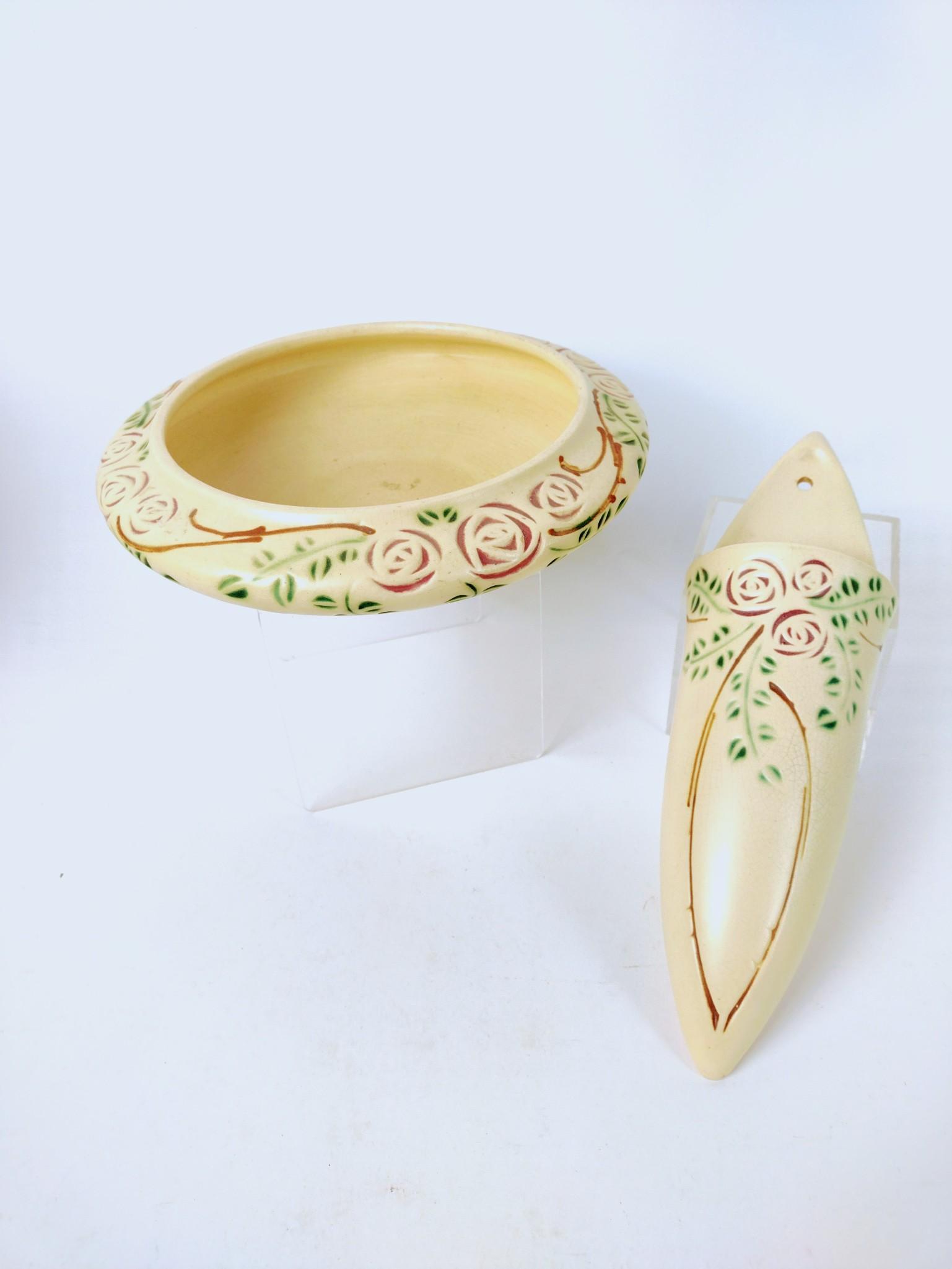 2 Pcs Roseville incl Wall Pocket (1 of 3)