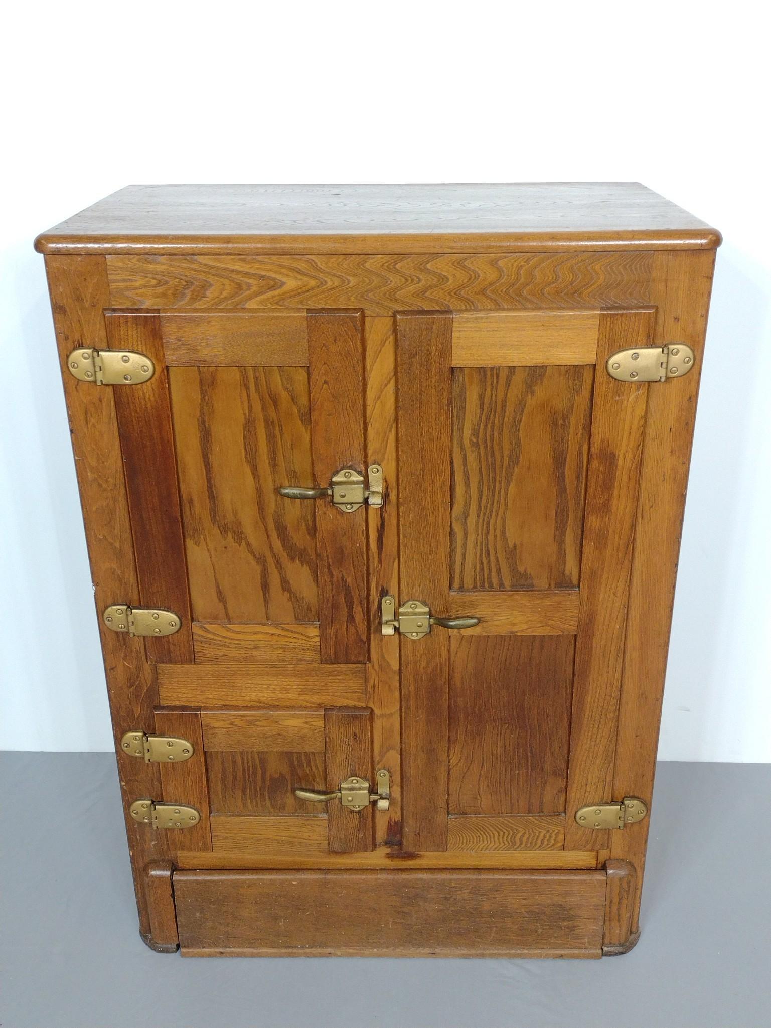 Antique Ice Box (1 of 7)