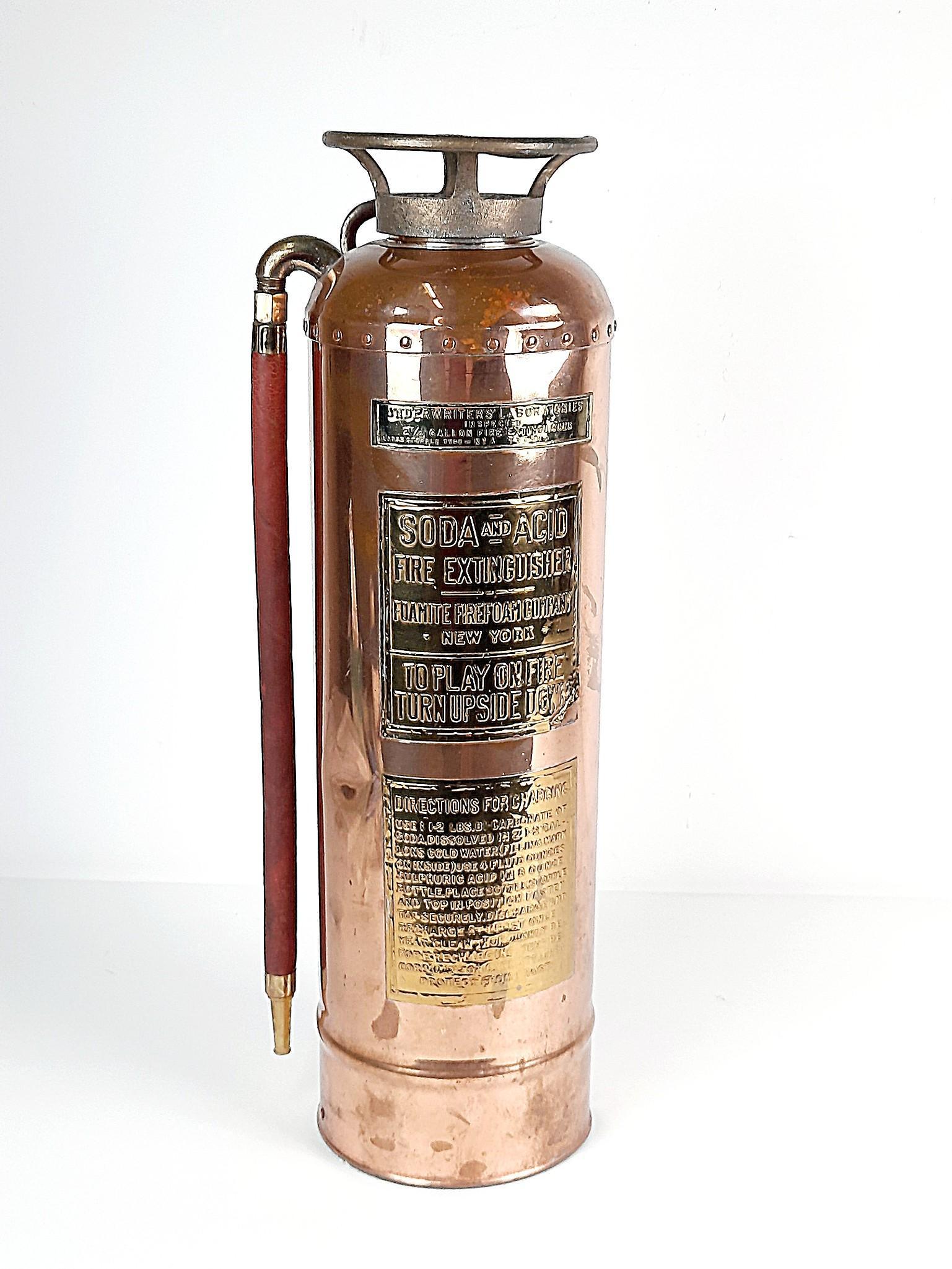 Underwriters' Laboratories Fire Extinguisher (1 of 4)