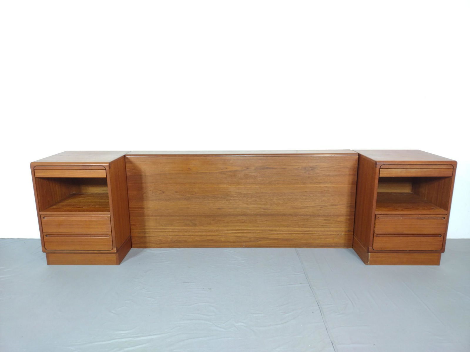 Danish Modern Torring Headboard & Night Stand Set (1 of 15)
