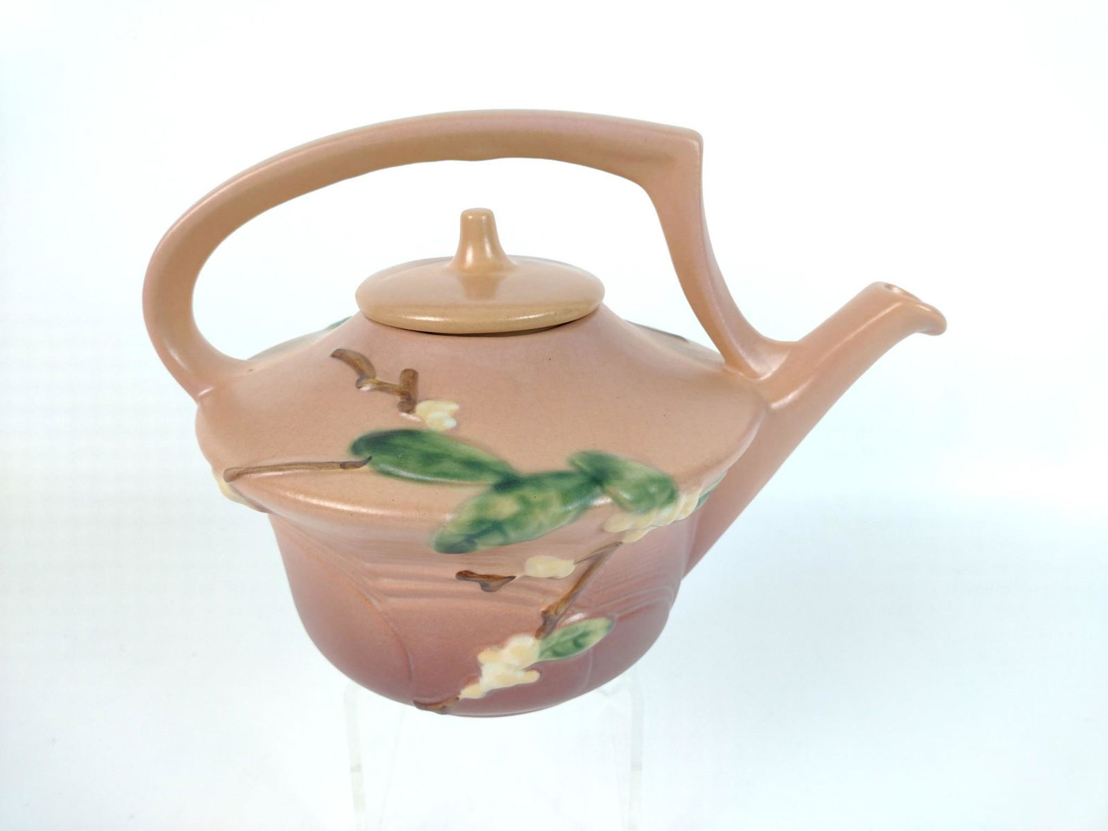 7-1/4" Roseville Snowberry Teapot (1 of 3)