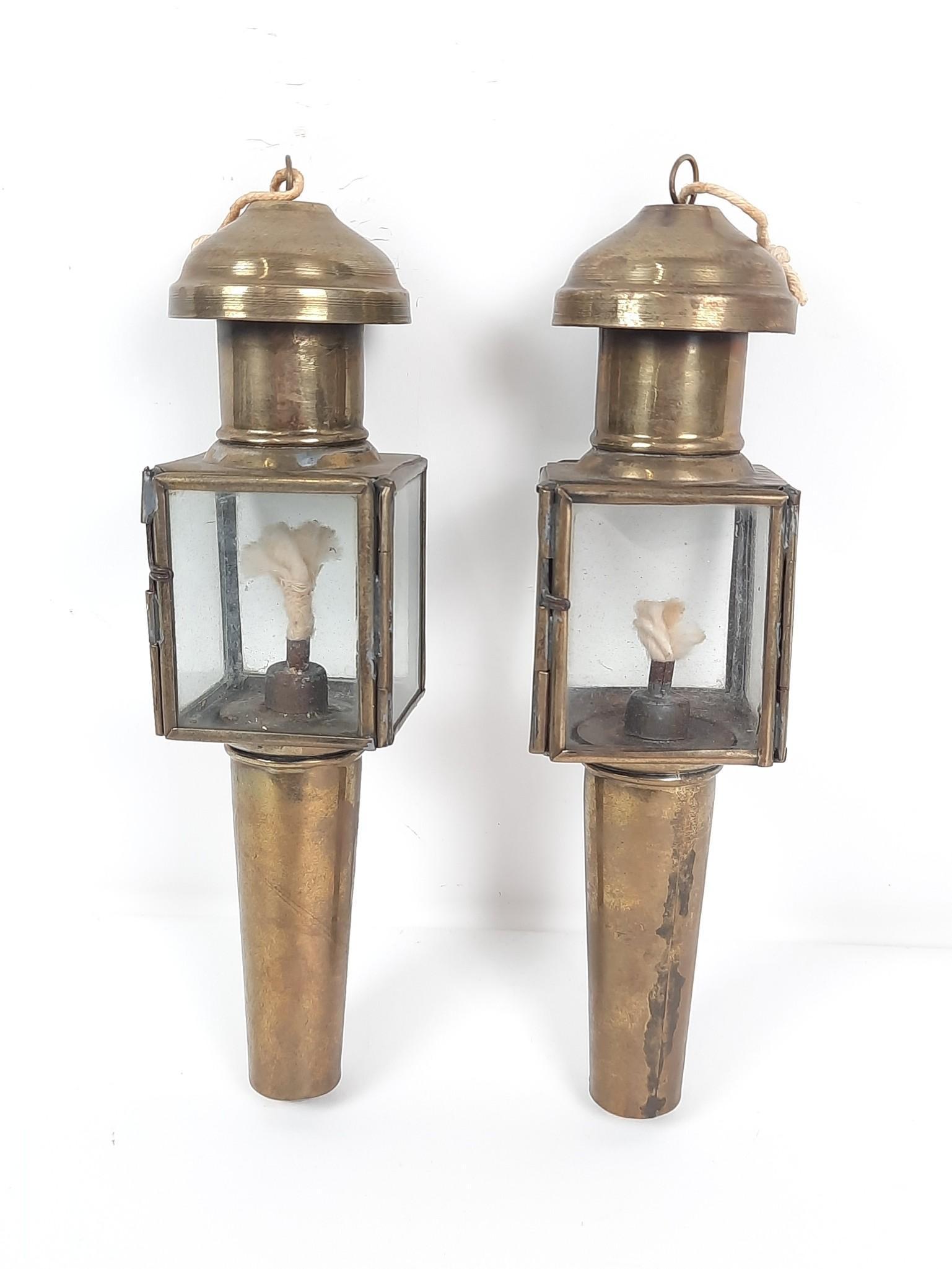 2 Miniature Carriage Lamps (1 of 3)
