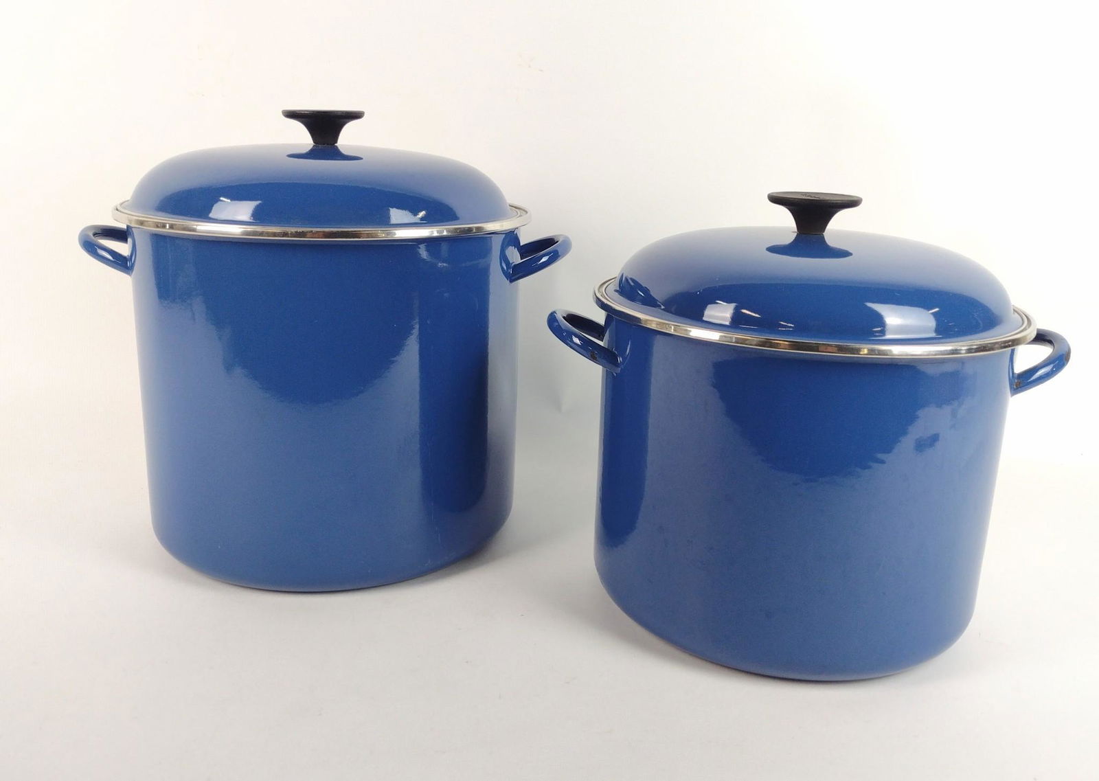 2 Le Creuset Stock Pots (1 of 7)