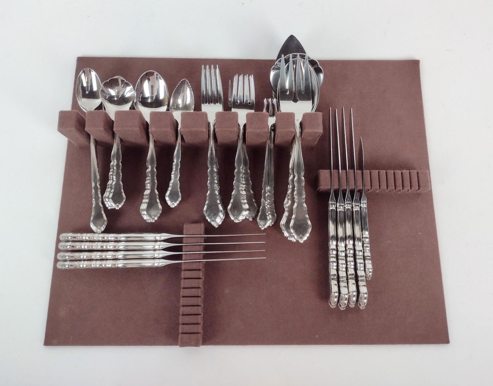 72 Pcs Oreida Flatware (1 of 3)