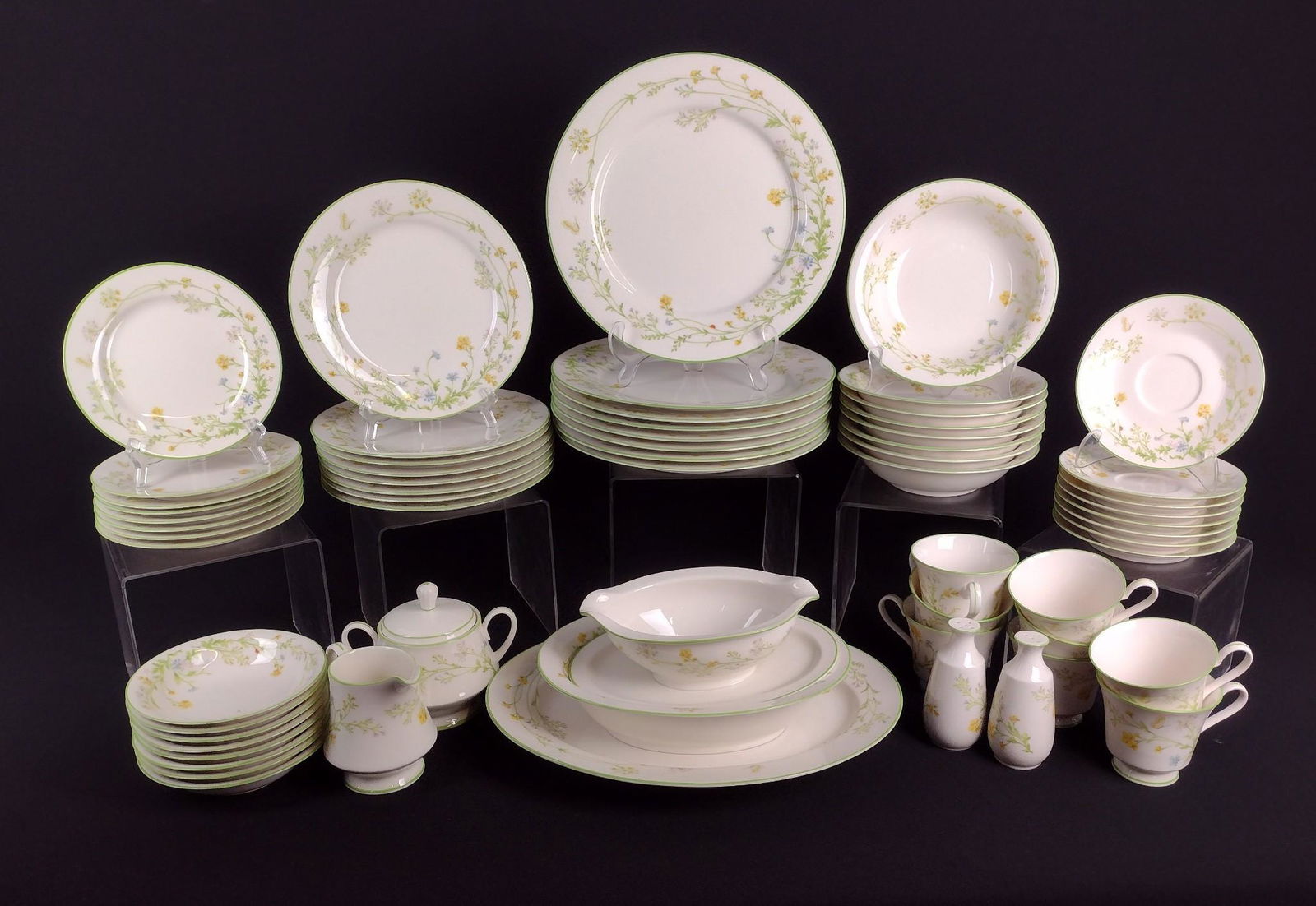 55 Pcs Noritake Reverie Dinnerware (1 of 4)