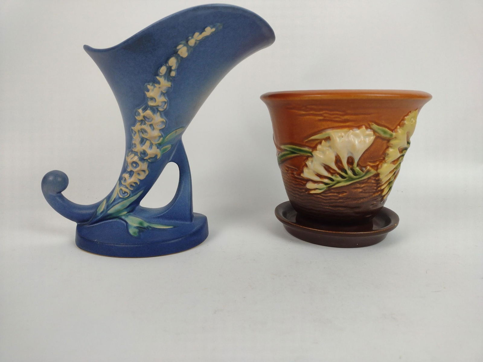 2 Pcs Roseville incl Freesia and Foxglove (1 of 4)