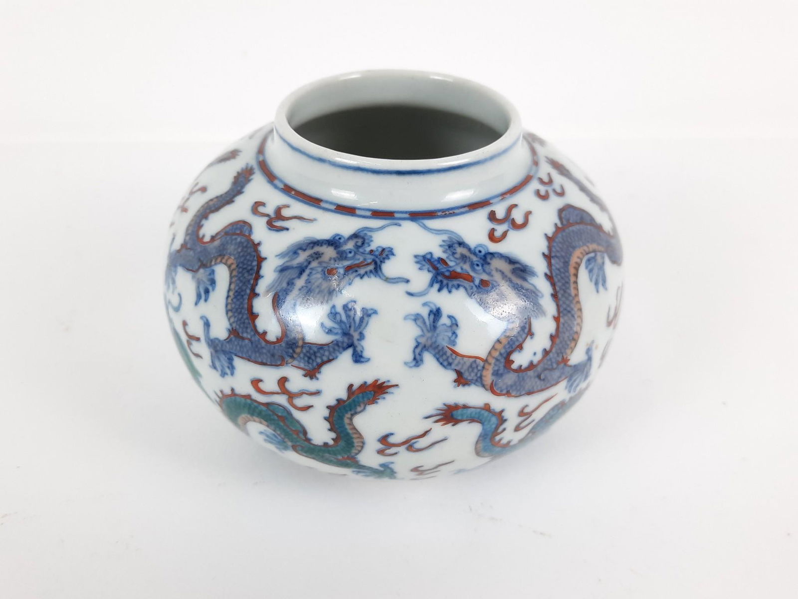 Quin Famille Vert Dragon Jar (1 of 3)