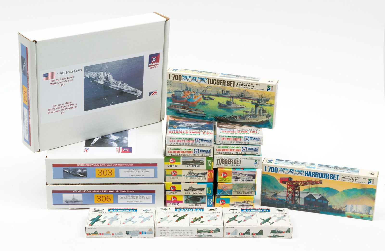 20 1/700 Scale Military Models incl Trident and Pyro (1 of 2)