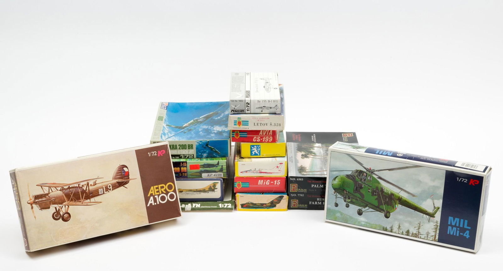 15 1/72 Scale Military Aircraft Models incl Master Craft (1 of 2)