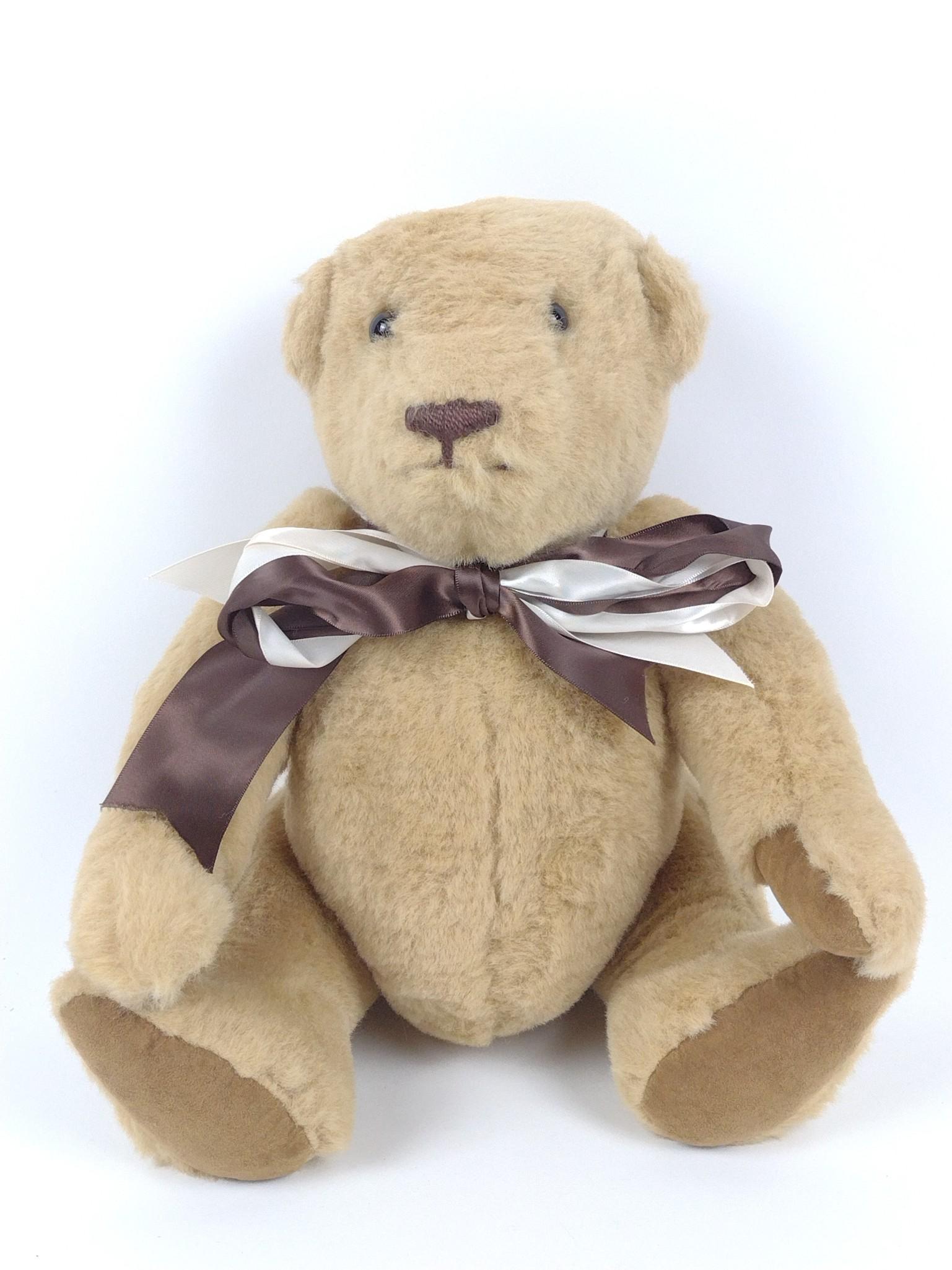 Sue-Ann Bears Handmade "Billie" Teddy Bear (1 of 7)