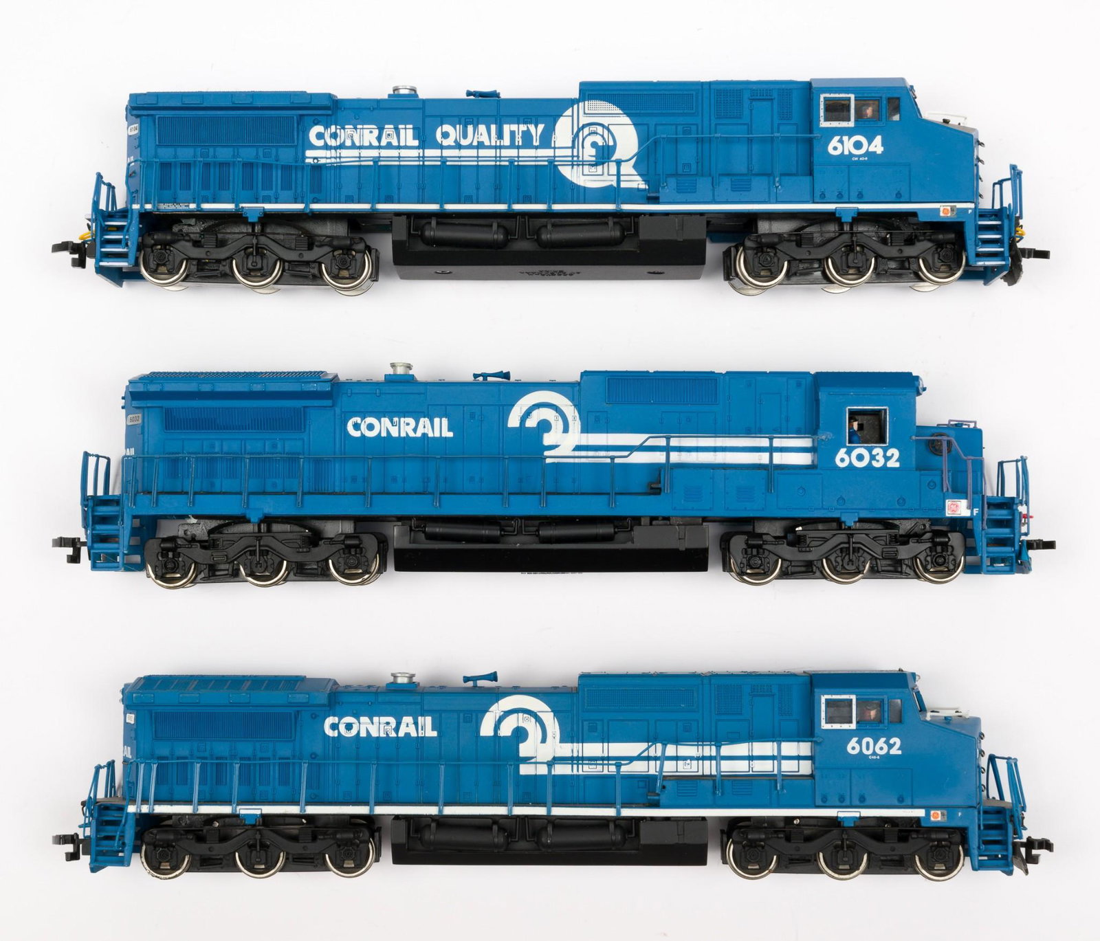 3 HO Conrail Spectrum by Bachmann Powered Diesel Engines (1 of 3)