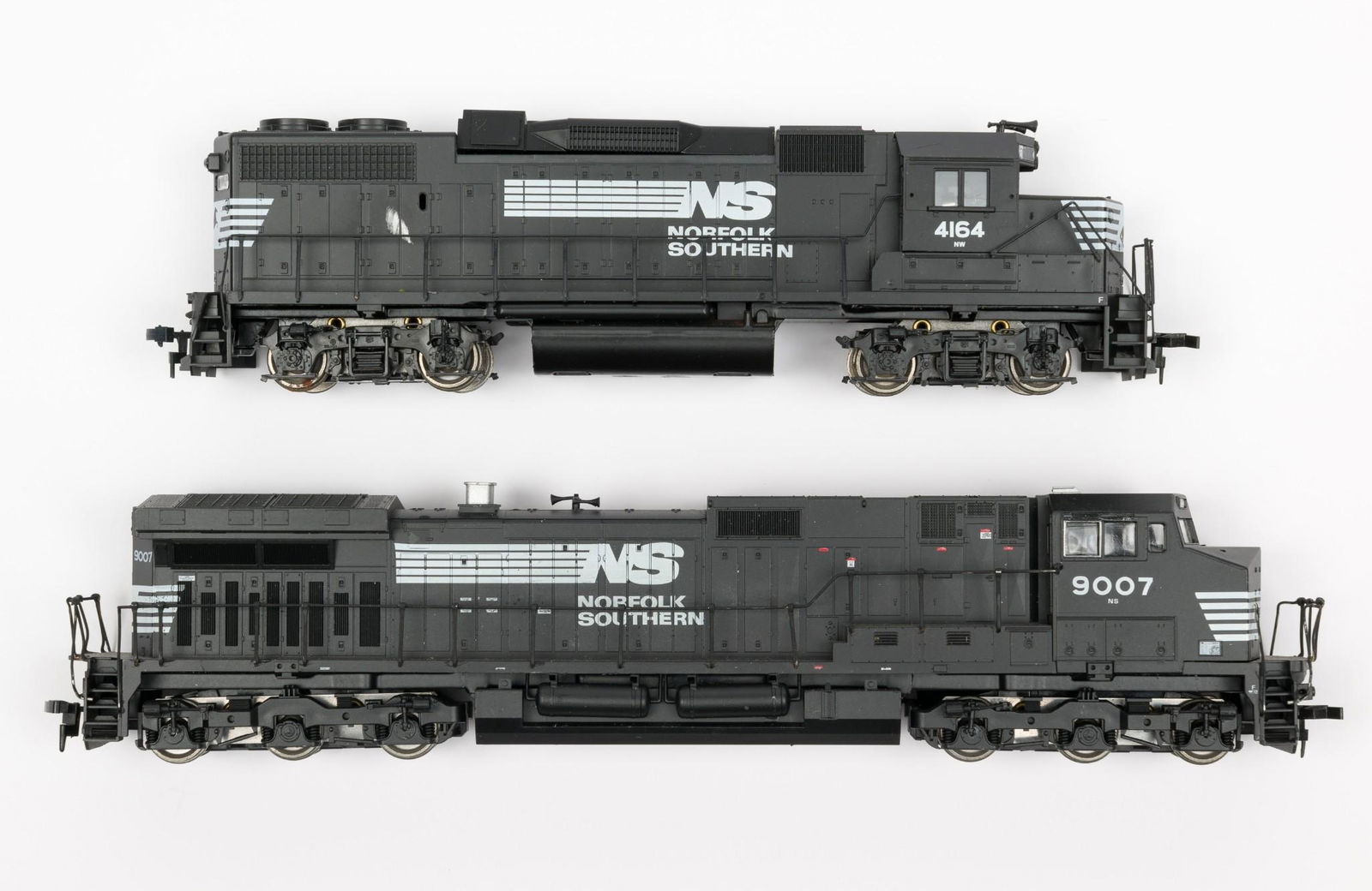 2 HO Norfolk Southern Diesel  Engines (1 of 3)