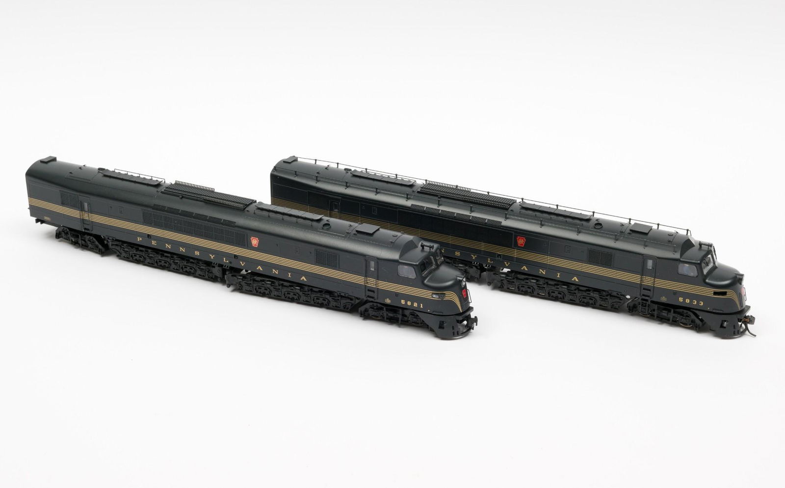 2 HO Paragon PRR Powered Diesel Engines (1 of 4)