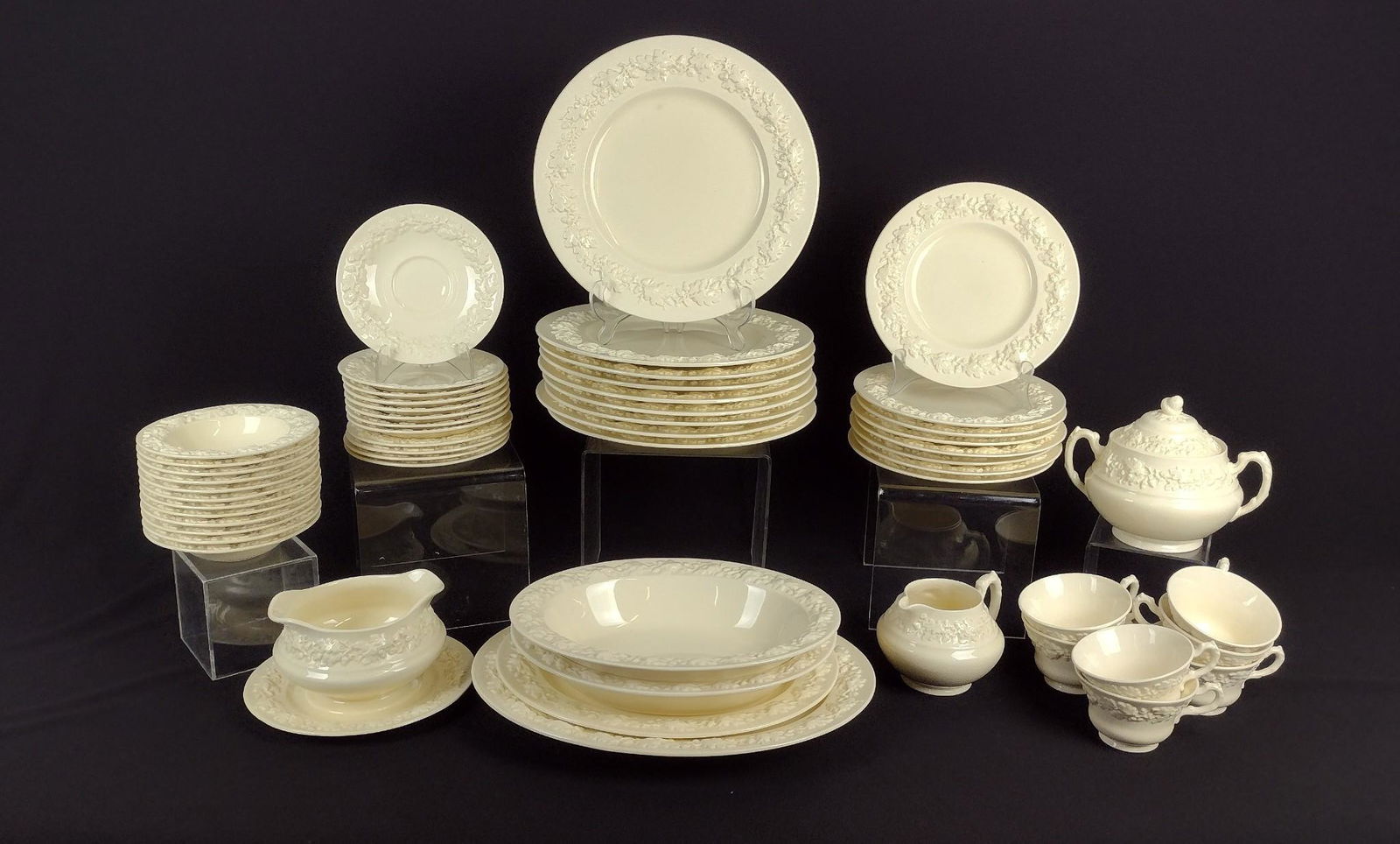 55 Pcs George Jones & Sons Trentham Crescent Dinnerware (1 of 3)