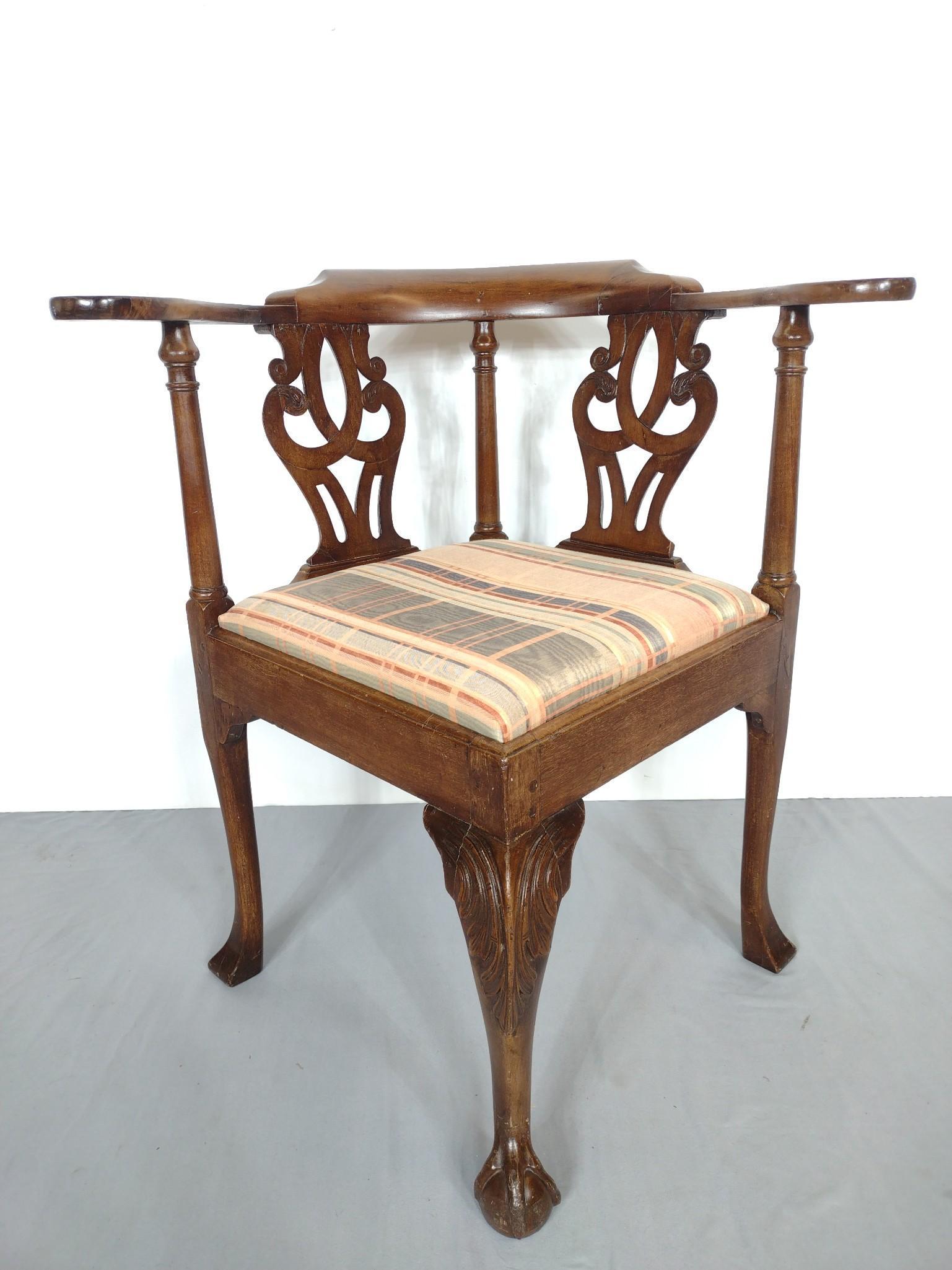 Carved Corner Chair (1 of 10)