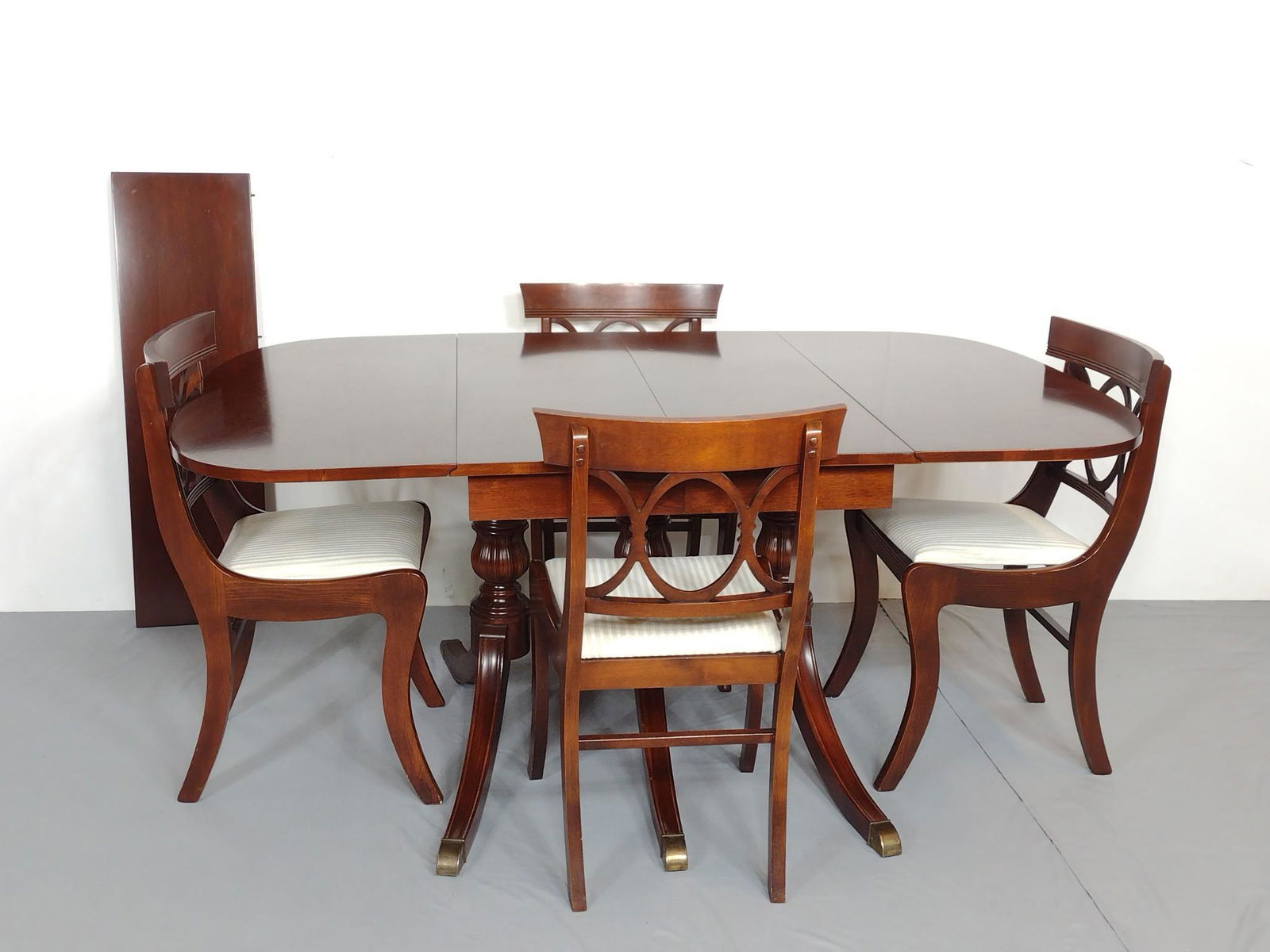 Drop Leaf Table With 4 Chairs (1 of 10)