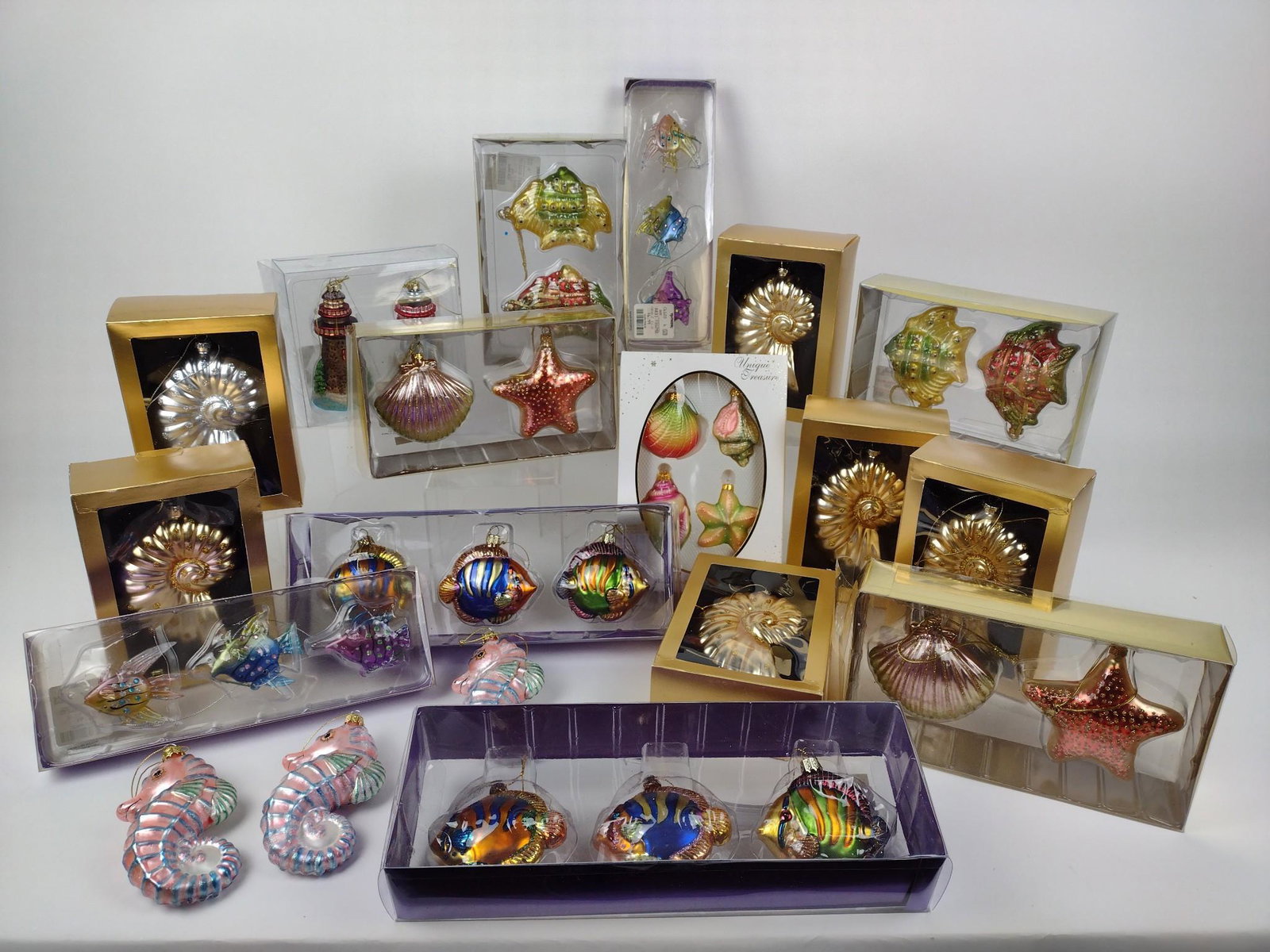 35 Fish and Seashell Ornaments: Various sizes. Jb IMPORTANT: Before bidding, please read the terms and conditions. When you registered for the auction you agreed to these terms and will be required to comply with them.