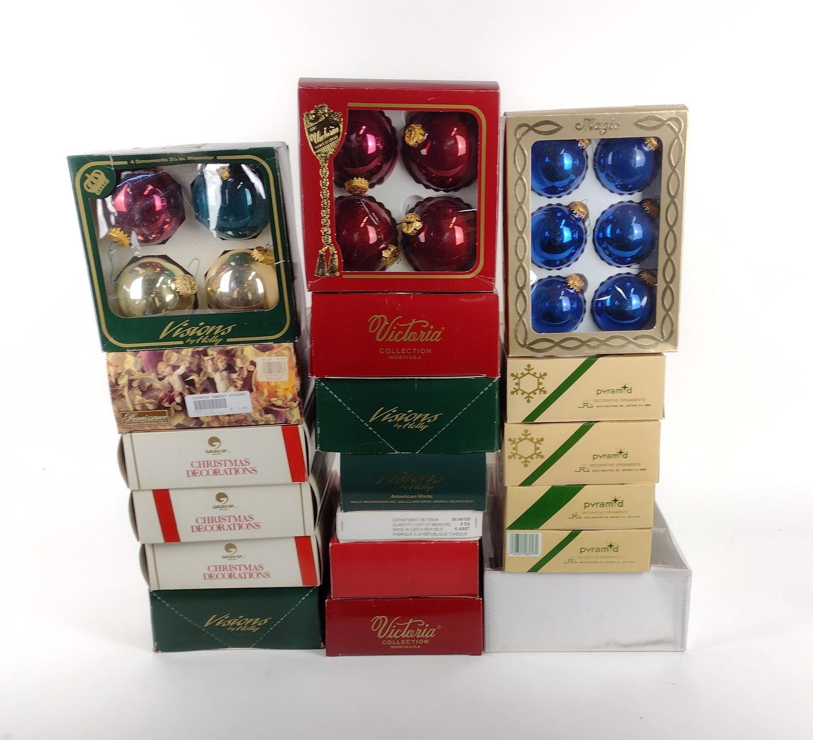 Large Grouping Vintage Christmas Ornaments: Various sizes. MEG IMPORTANT: Before bidding, please read the terms and conditions. When you registered for the auction you agreed to these terms and will be required to comply with them.