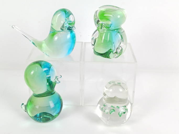 4 "Chalet" Canadian Glass Paperweights Dec 10, 2022 Cordier