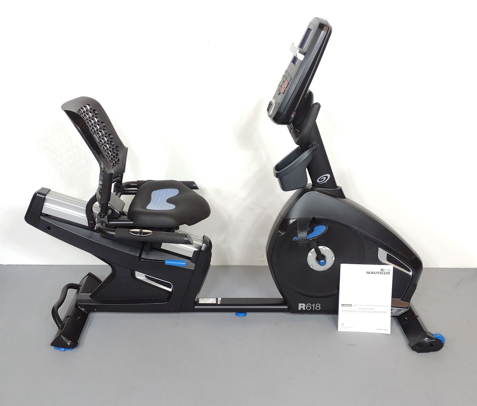 Nautilus R618 Recumbent Bike (1 of 8)