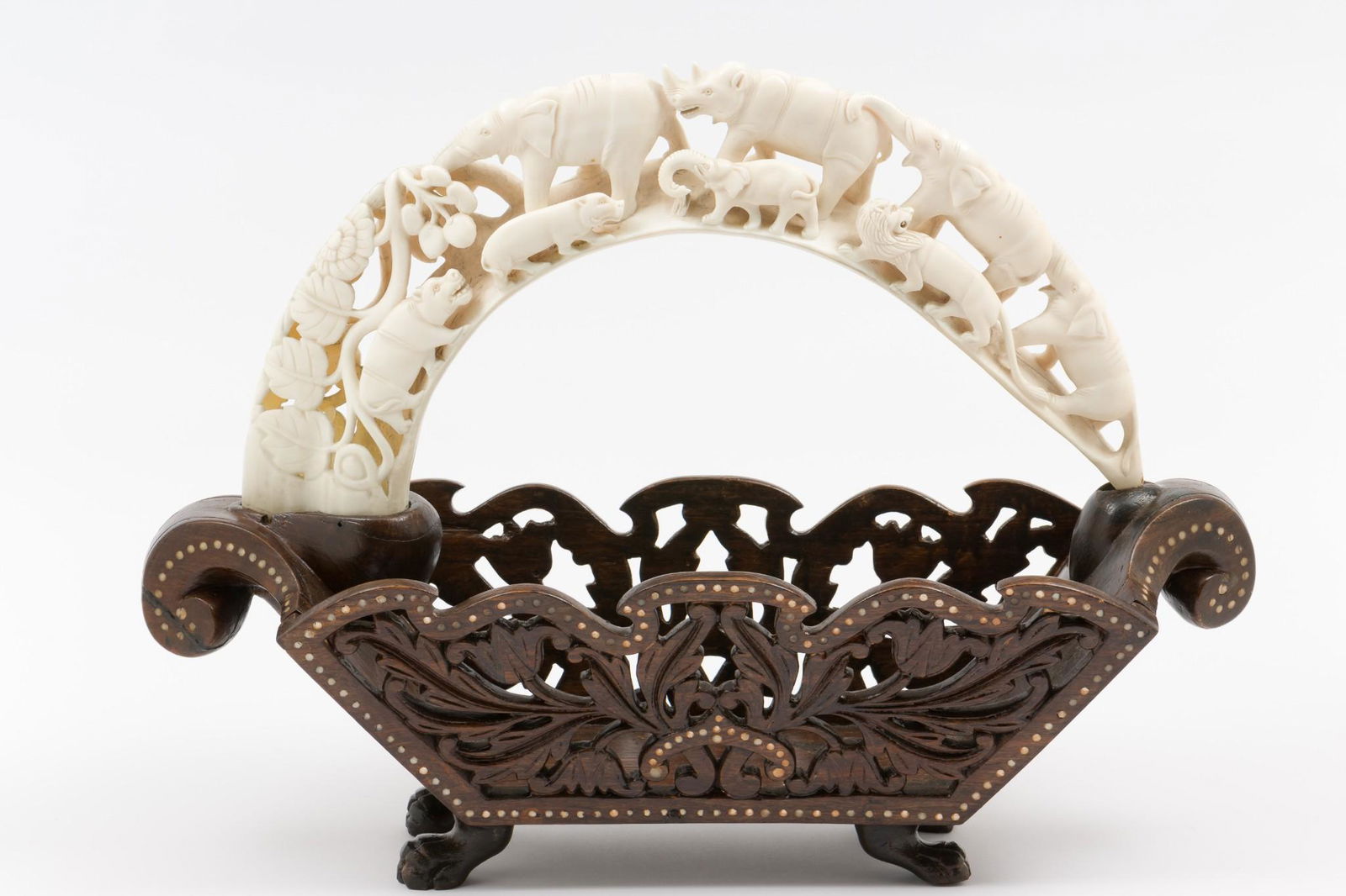 Chinese Basket with Carved Handle (1 of 7)