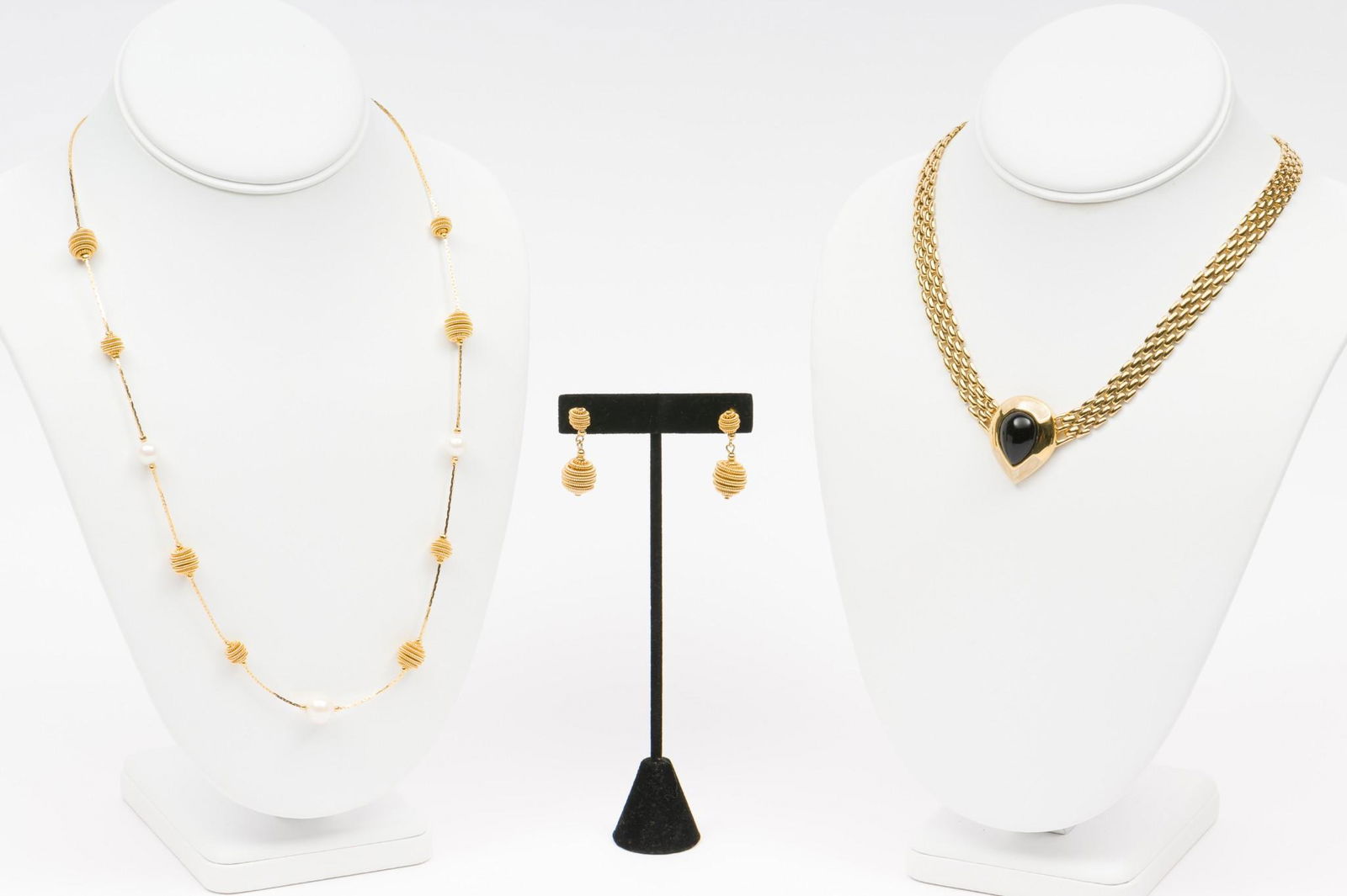 2 Vintage Trifari Necklaces (1 of 11)