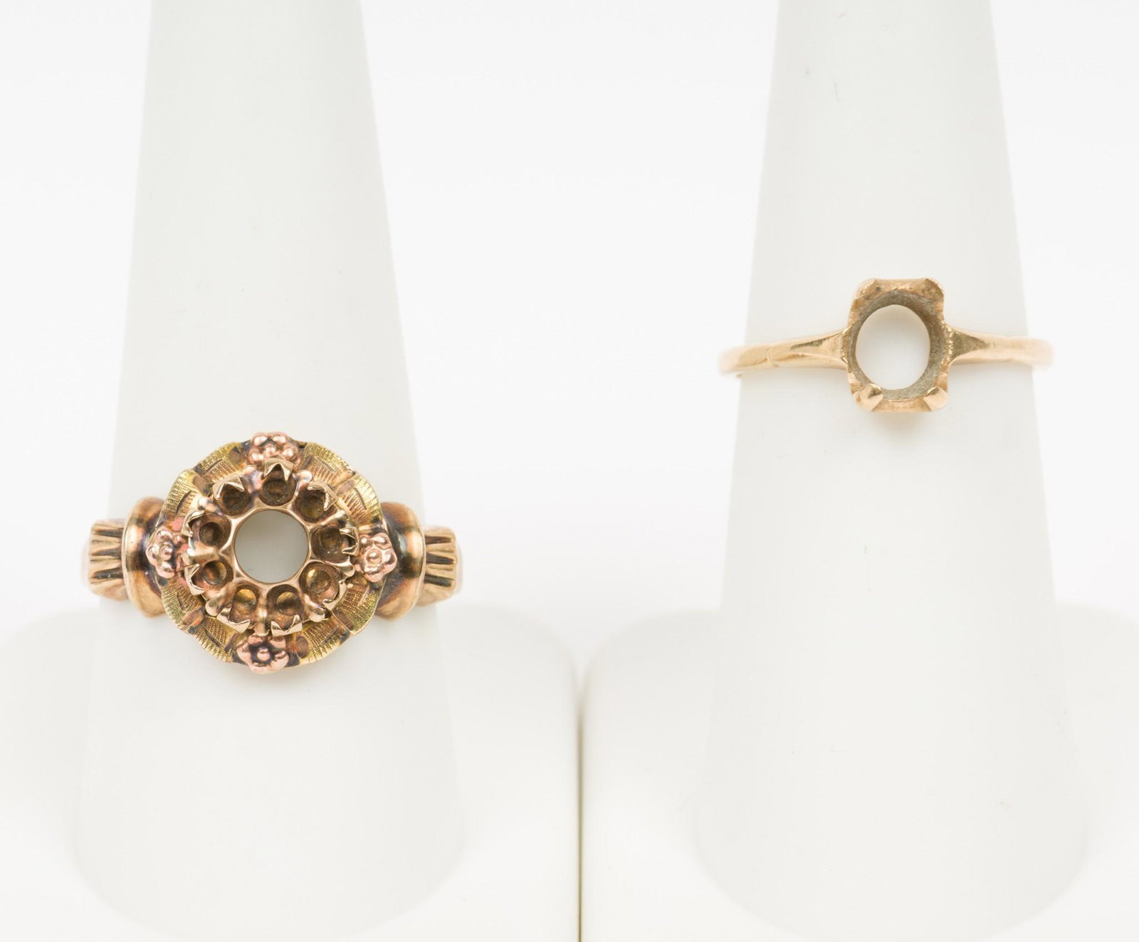 2 10K Ring Settings: Solitaire and multi-stone settings. 2.9 dwt. Sizes 6 and 10. EK IMPORTANT: Before bidding, please read the terms and conditions. When you registered for the auction you agreed to these terms and will 