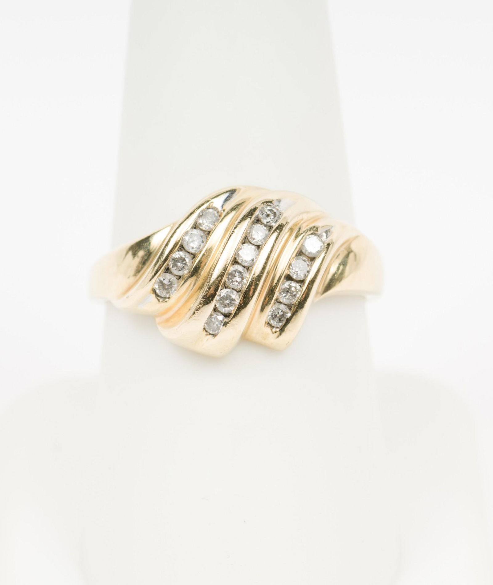 14K & 0.28 CTW Diamond Wave Ring (1 of 4)