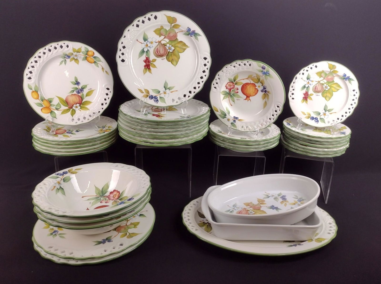 36 Pcs Brumelli Dinnerware (1 of 3)