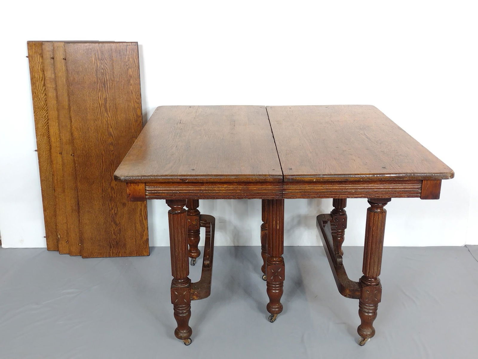 Antique Dining Table With 4 Leaves (1 of 6)