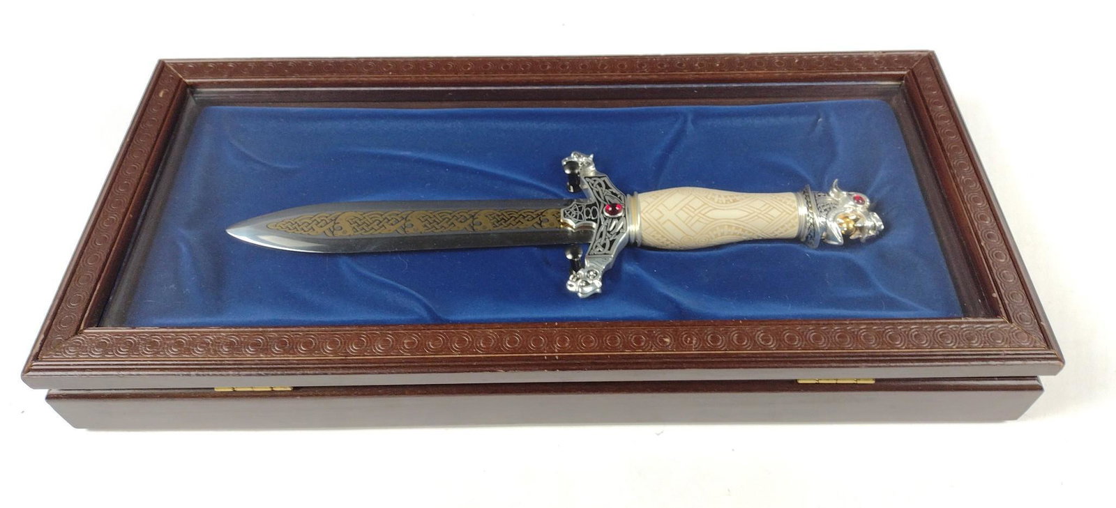 Franklin Mint Dager in Display Case (1 of 4)