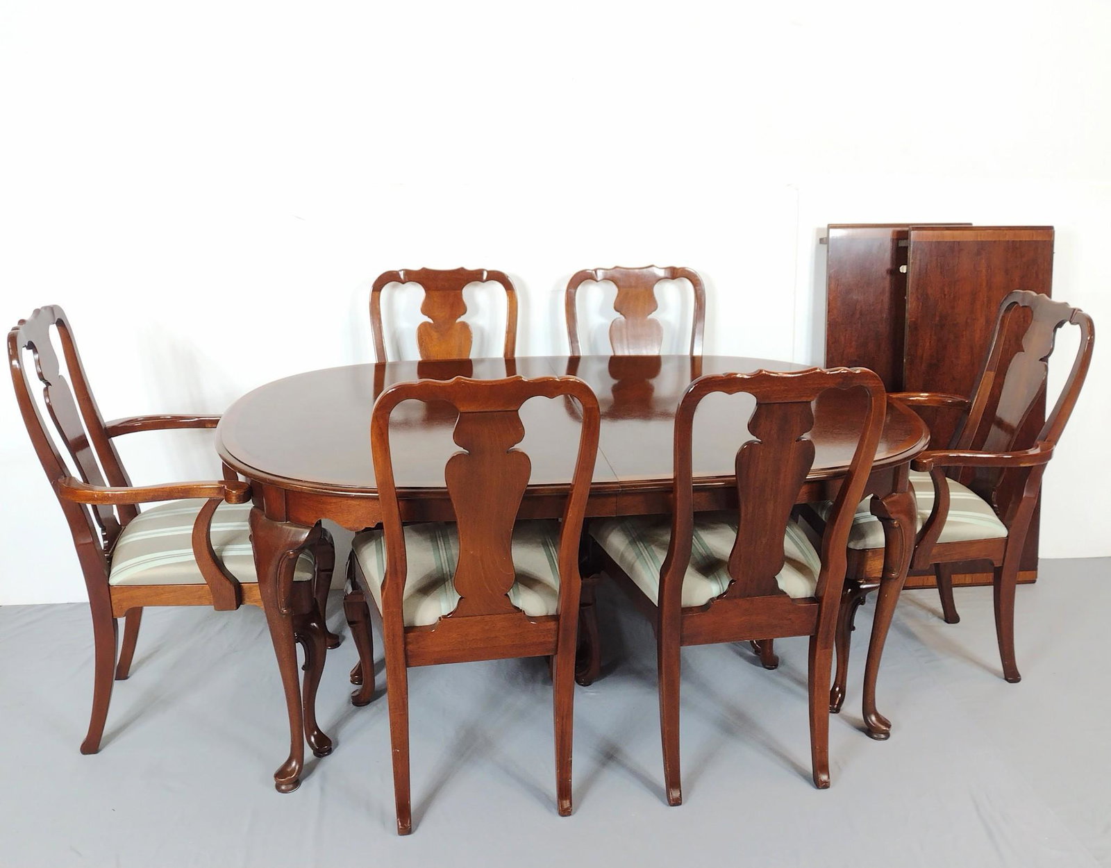 Dining Room Table & 6 Chairs (1 of 10)