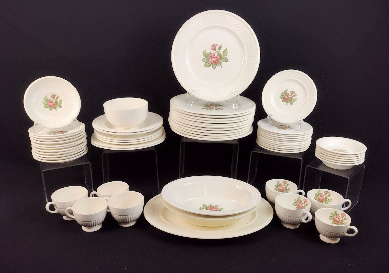 61 Pcs Wedgwood Moss Rose Dinnerware (1 of 3)