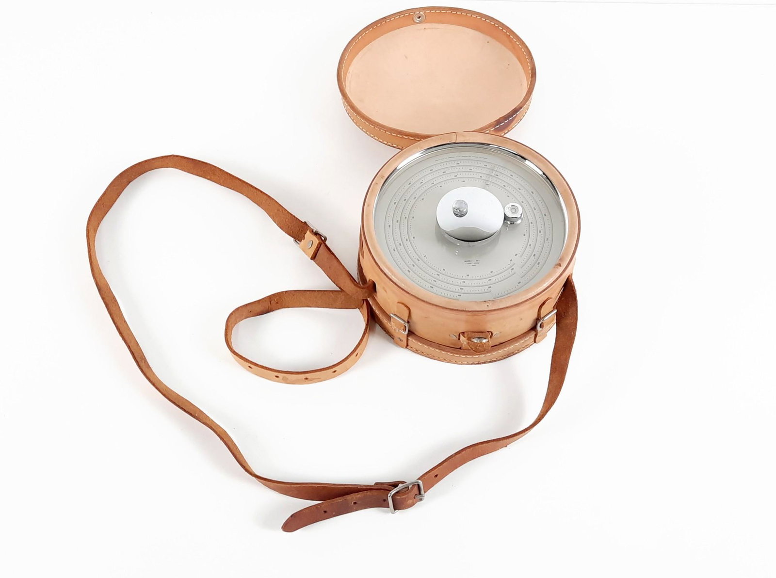 American Paulin System Surveying Micro Altimeter in Leather Case: Model M-1. 7-3/4" diameter x 4-1/2" deep. LR IMPORTANT: Before bidding, please read the terms and conditions. When you registered for the auction you agreed to these terms and will be required to comp