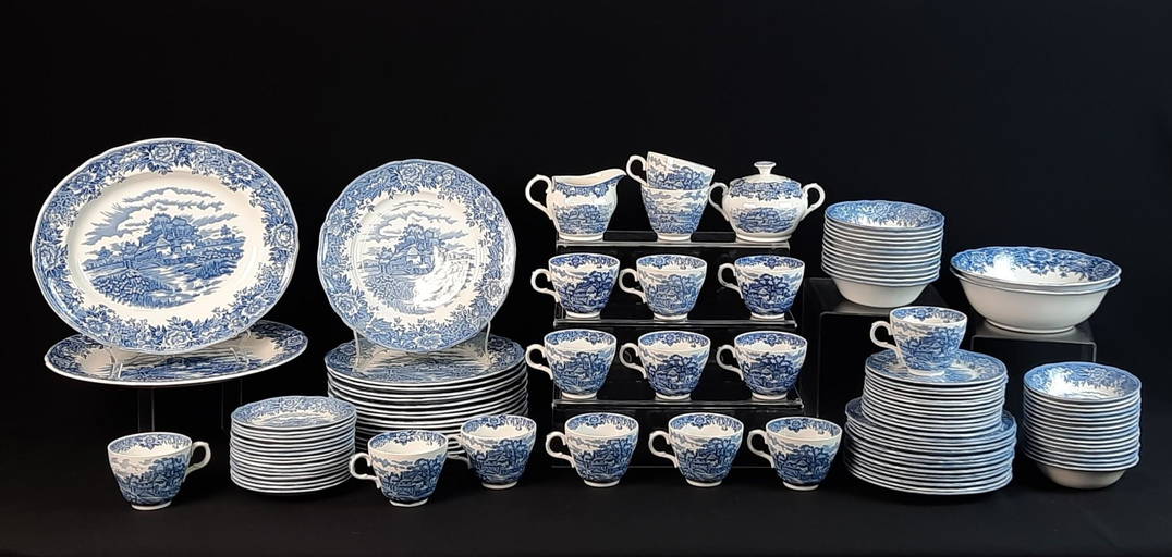 107 Pcs English Village Dinnerware (0023) on Jan 07, 2023 Cordier