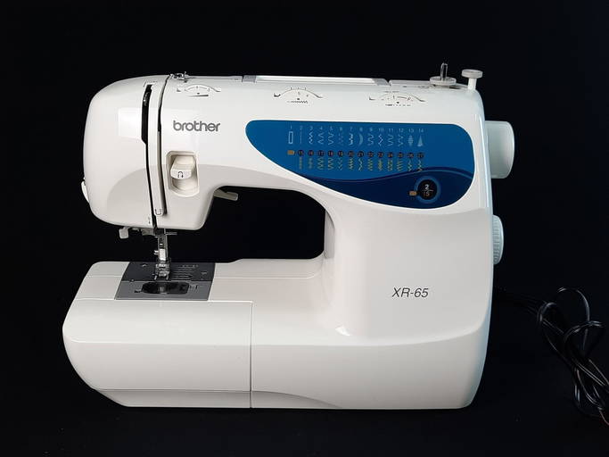 Brother XR65 Sewing Machine (0024) on Jan 07, 2023 Cordier Auctions