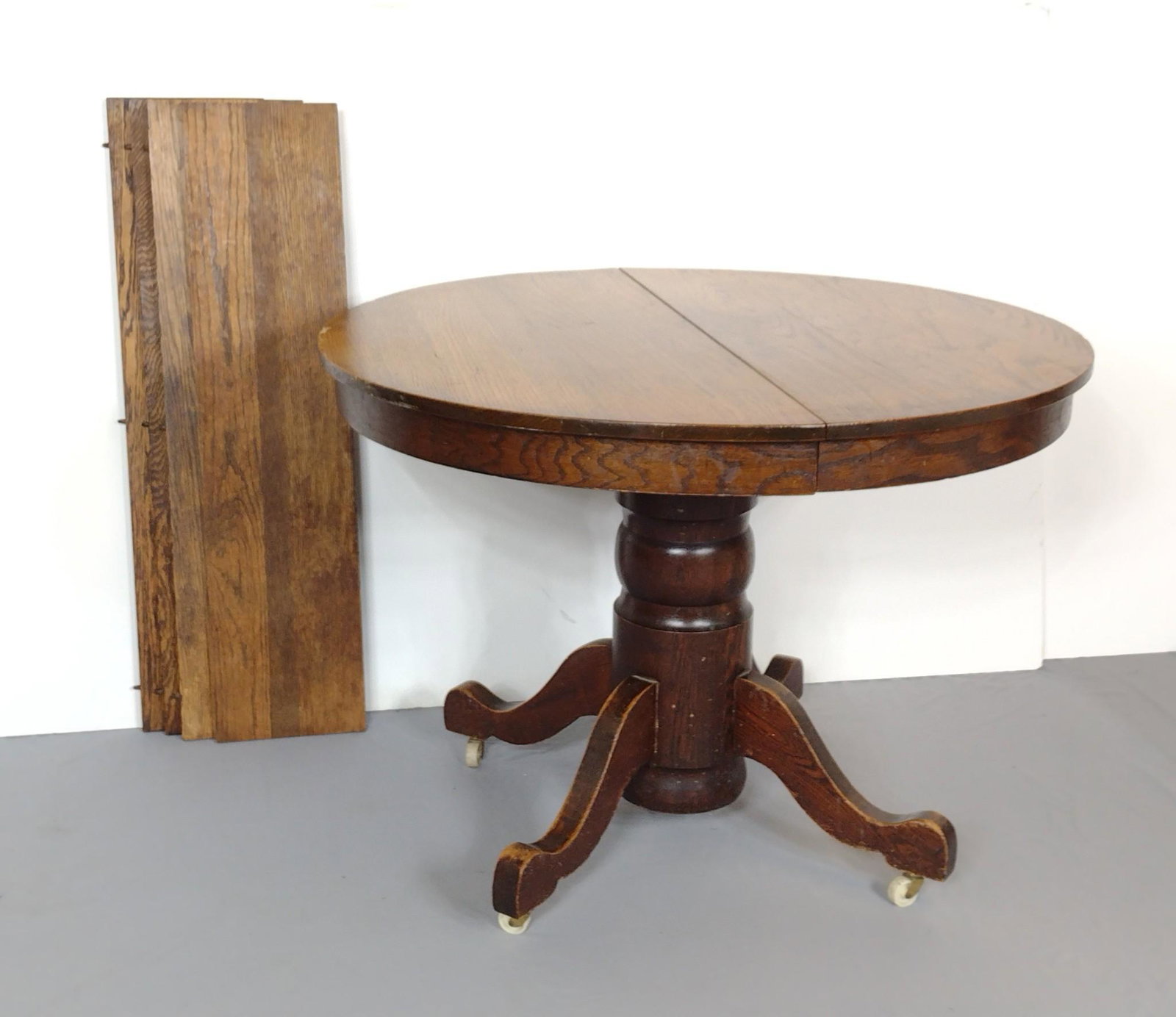 Round Oak Dining Table With 4 Leaves (1 of 6)