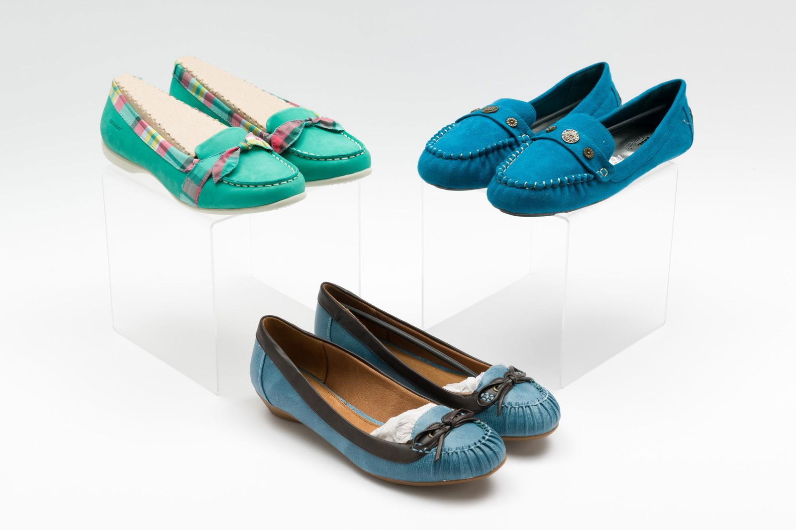 3 Pairs Ladies Casual Shoes Size 9M: Includes Life Stride, Sebago, and Annie. All unworn in original boxes. Boxes with shelf wear. EK/MH IMPORTANT: Before bidding, please read the terms and conditions. When you registered for the auction