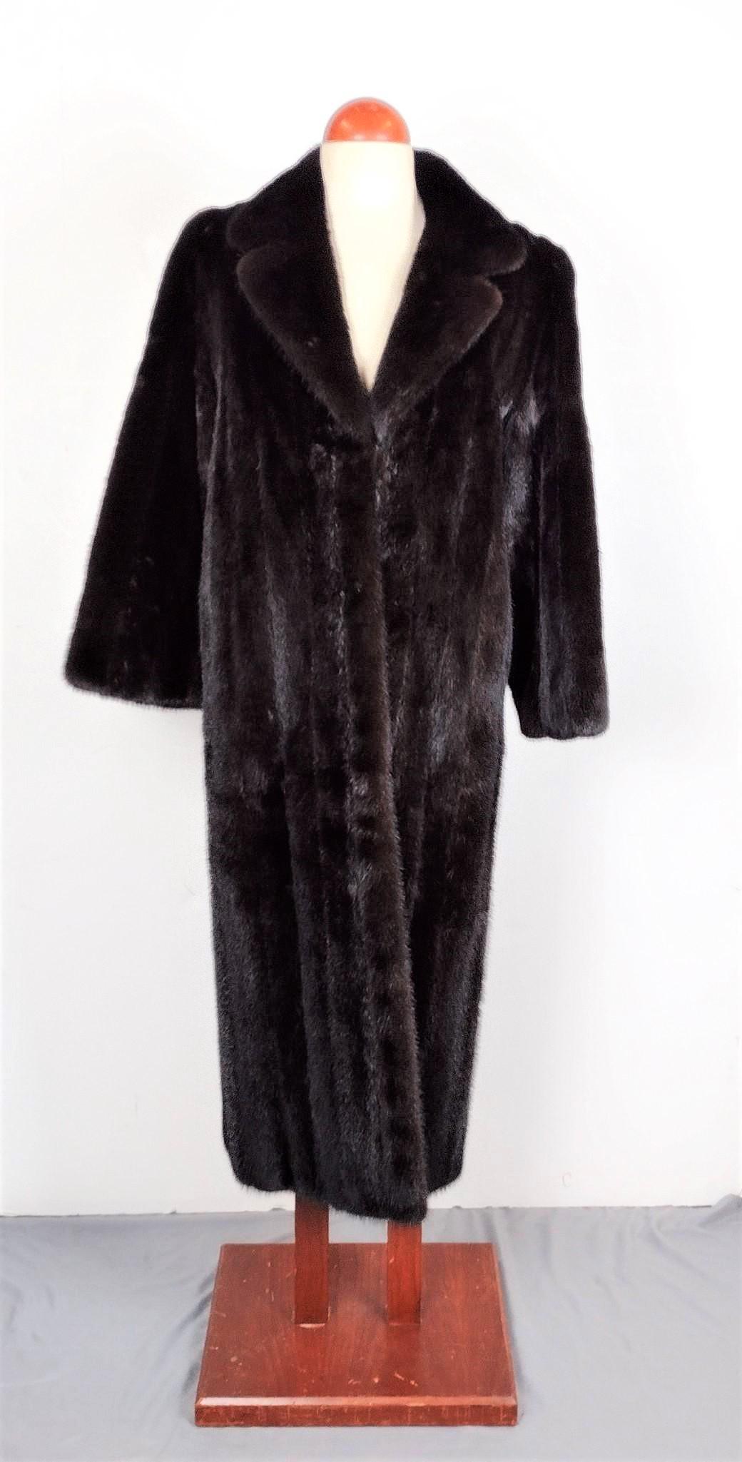 Muscalus Furs Ranch Mink Fur Coat (1 of 6)