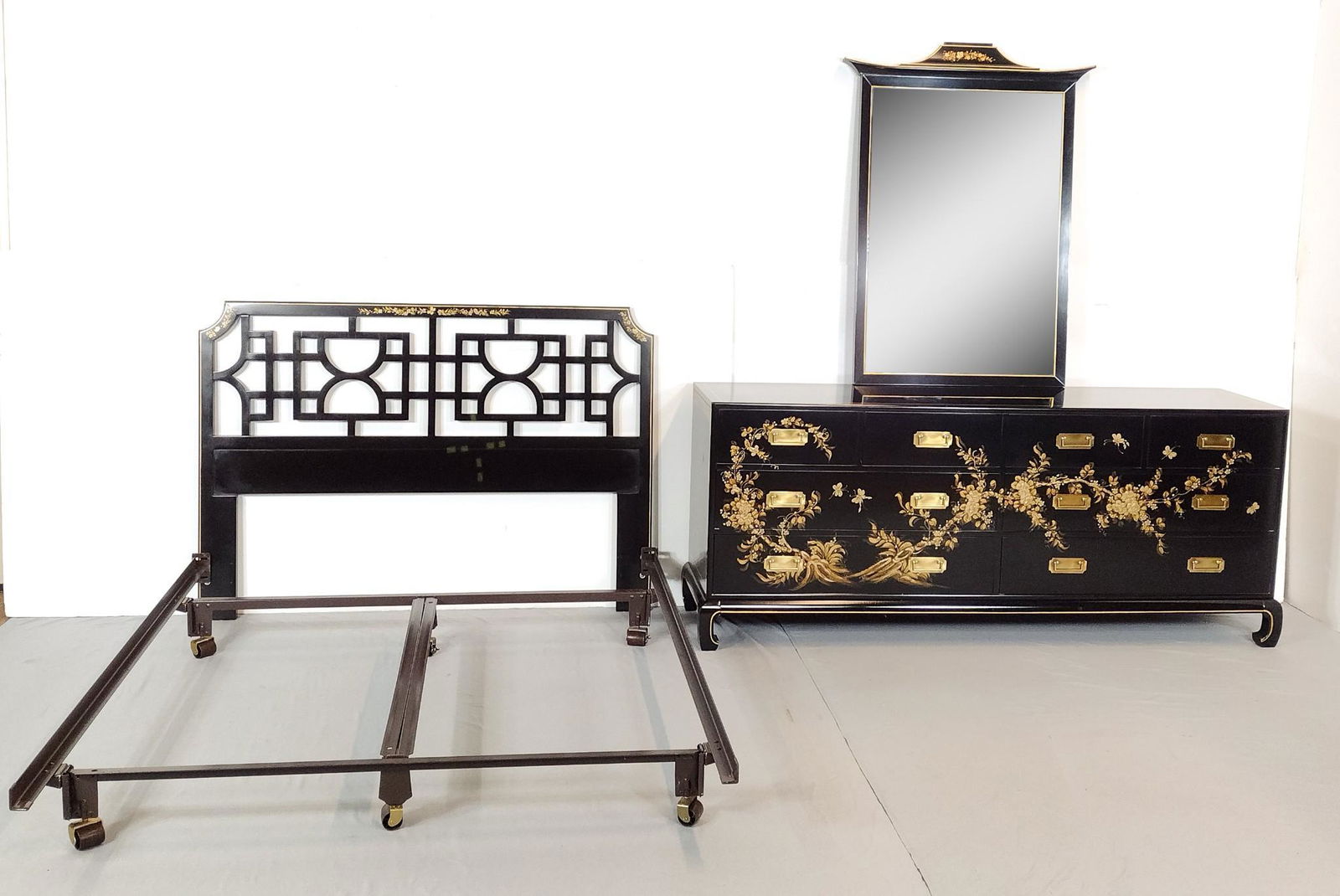 Union National Inc Bed & Dresser With Mirror (1 of 8)